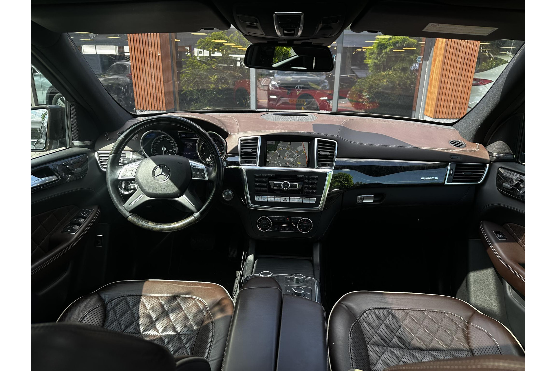 Mercedes-Benz M-Klasse 350 Edition 1 2013 Citrine brown - metallic finish (796U) 2