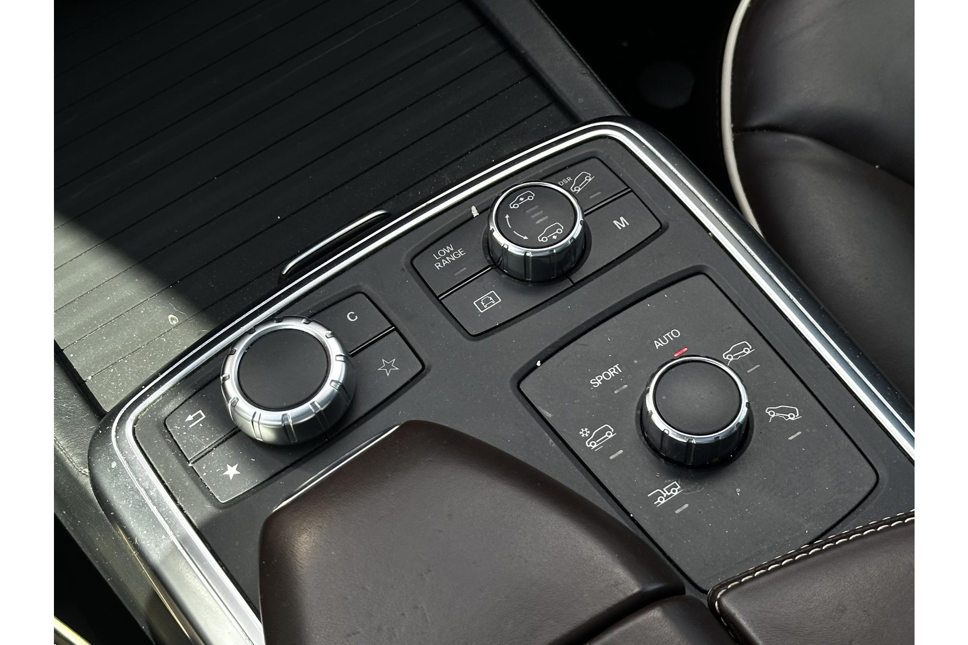 Mercedes-Benz M-Klasse 350 Edition 1 2013 Citrine brown - metallic finish (796U) 32