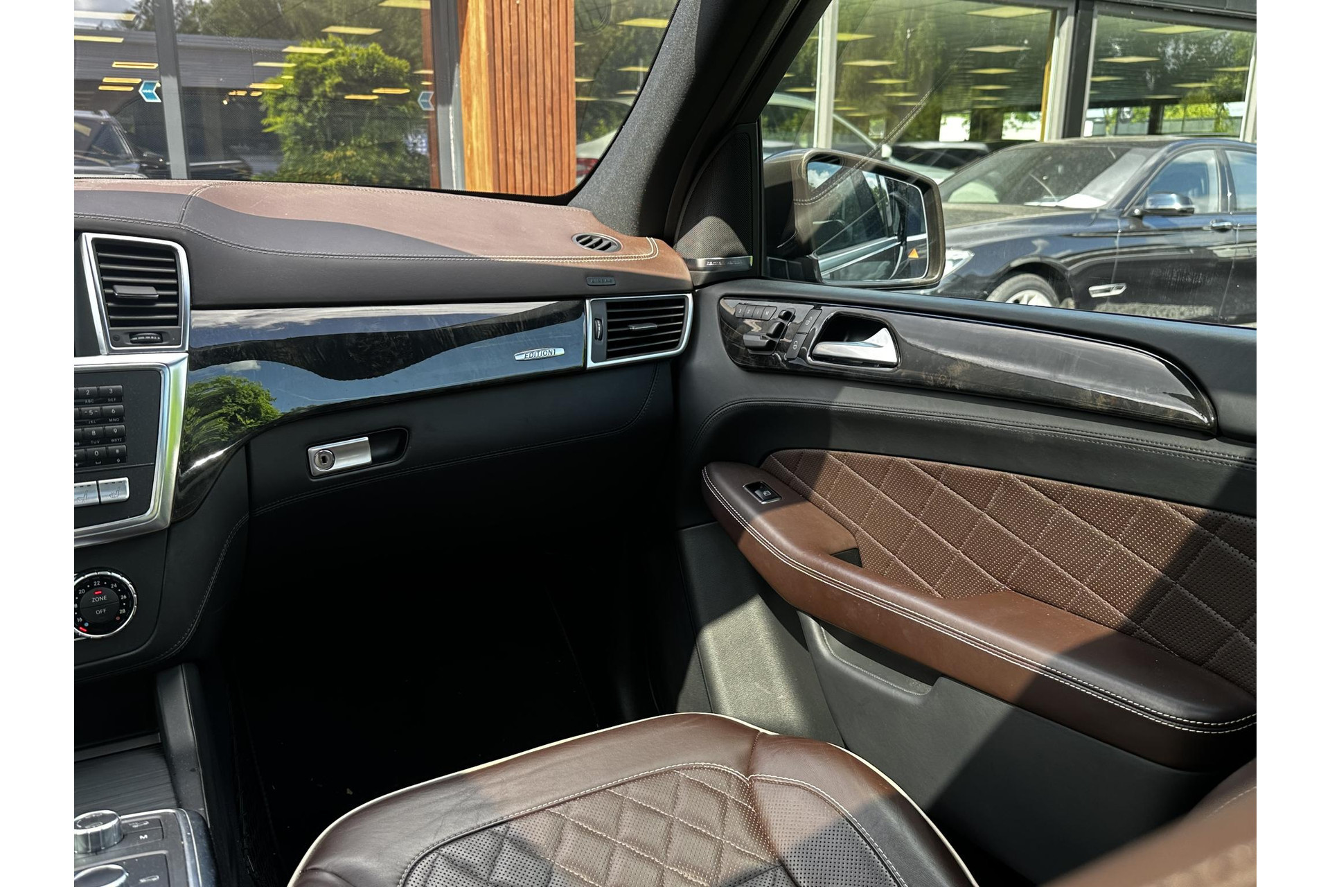 Mercedes-Benz M-Klasse 350 Edition 1 2013 Citrine brown - metallic finish (796U) 35