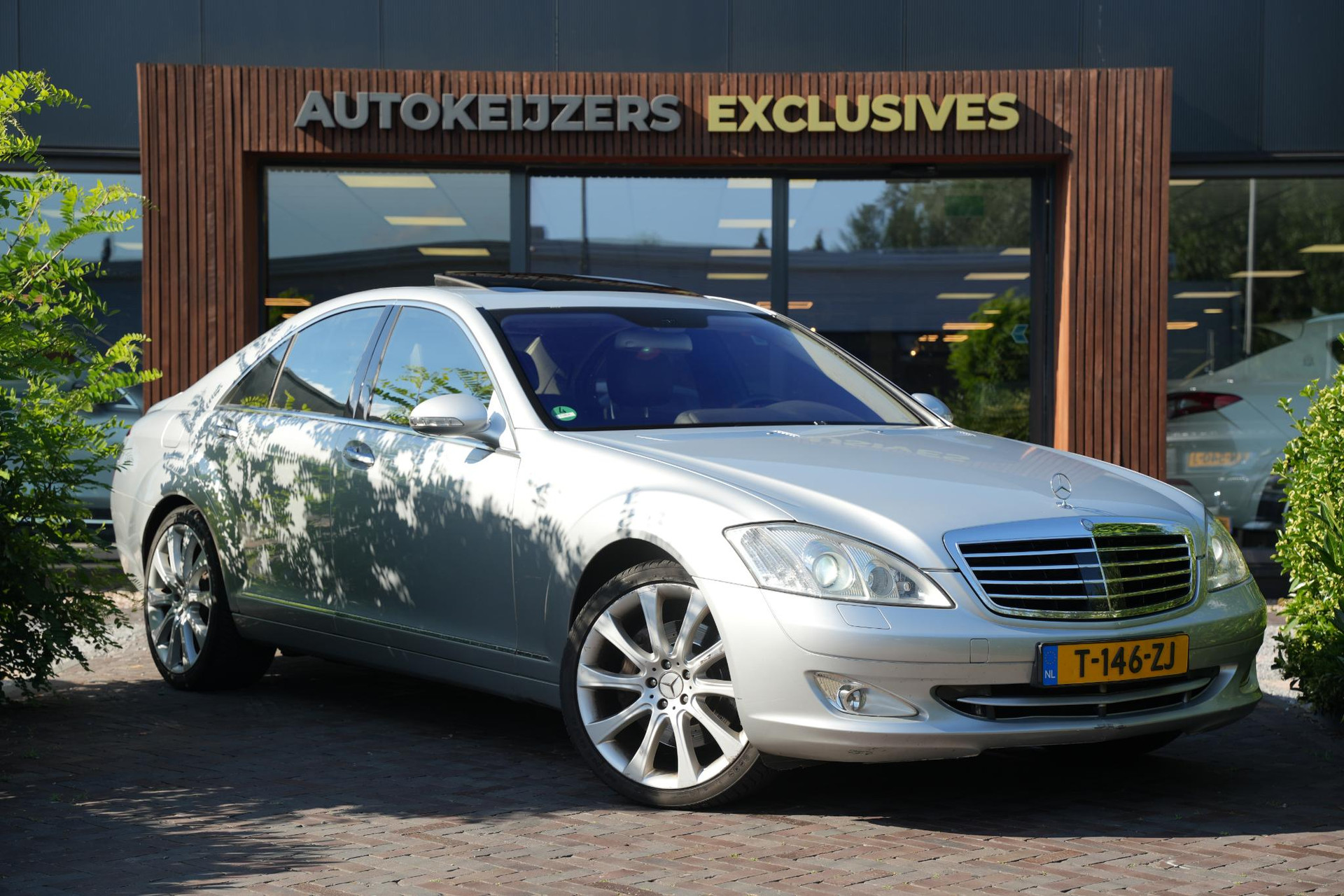 Mercedes-Benz S-Klasse 500 2005 IRIDIUM SILVER - METALLIC FINISH (775U) 3