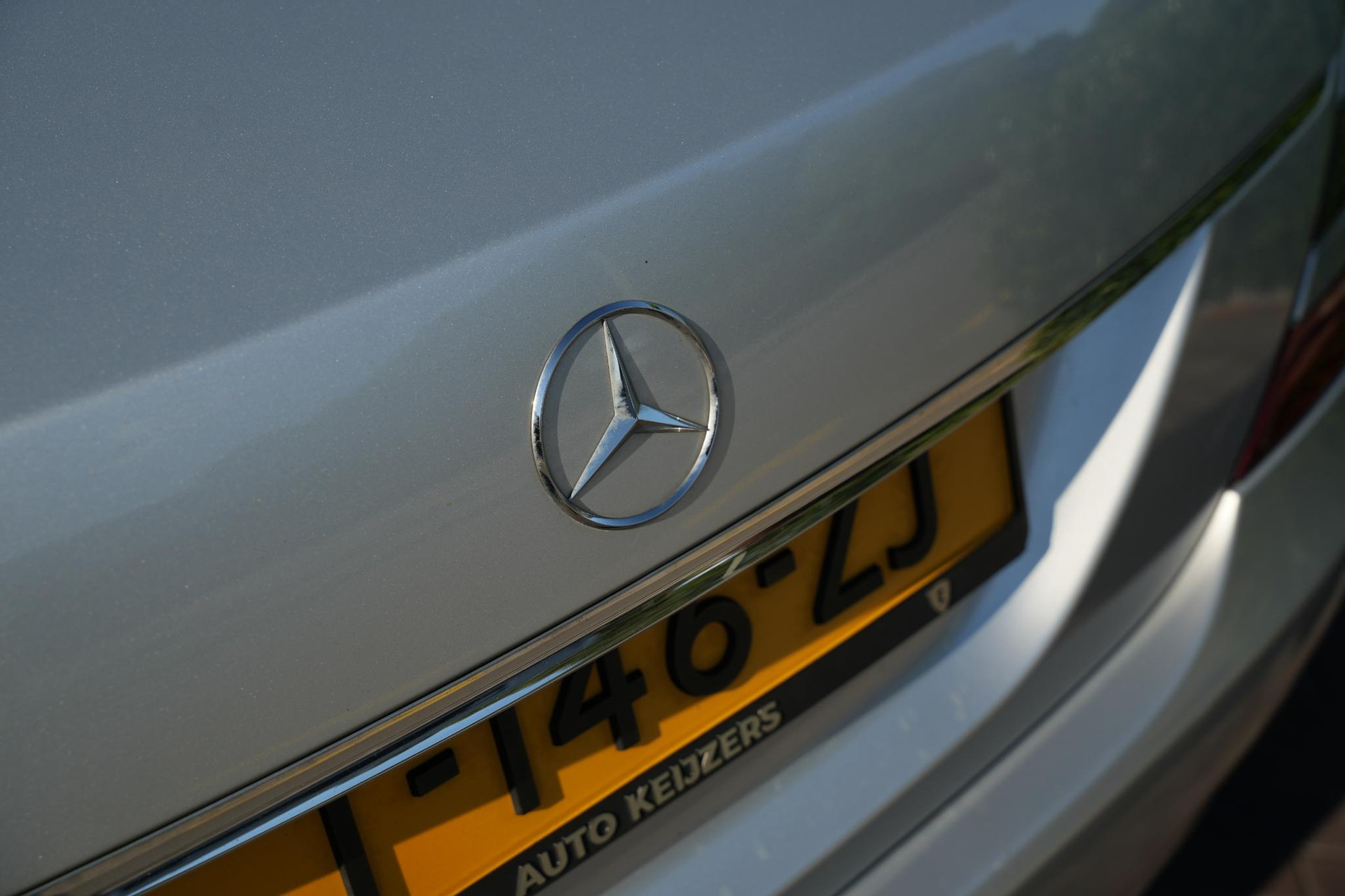 Mercedes-Benz S-Klasse 500 2005 IRIDIUM SILVER - METALLIC FINISH (775U) 35