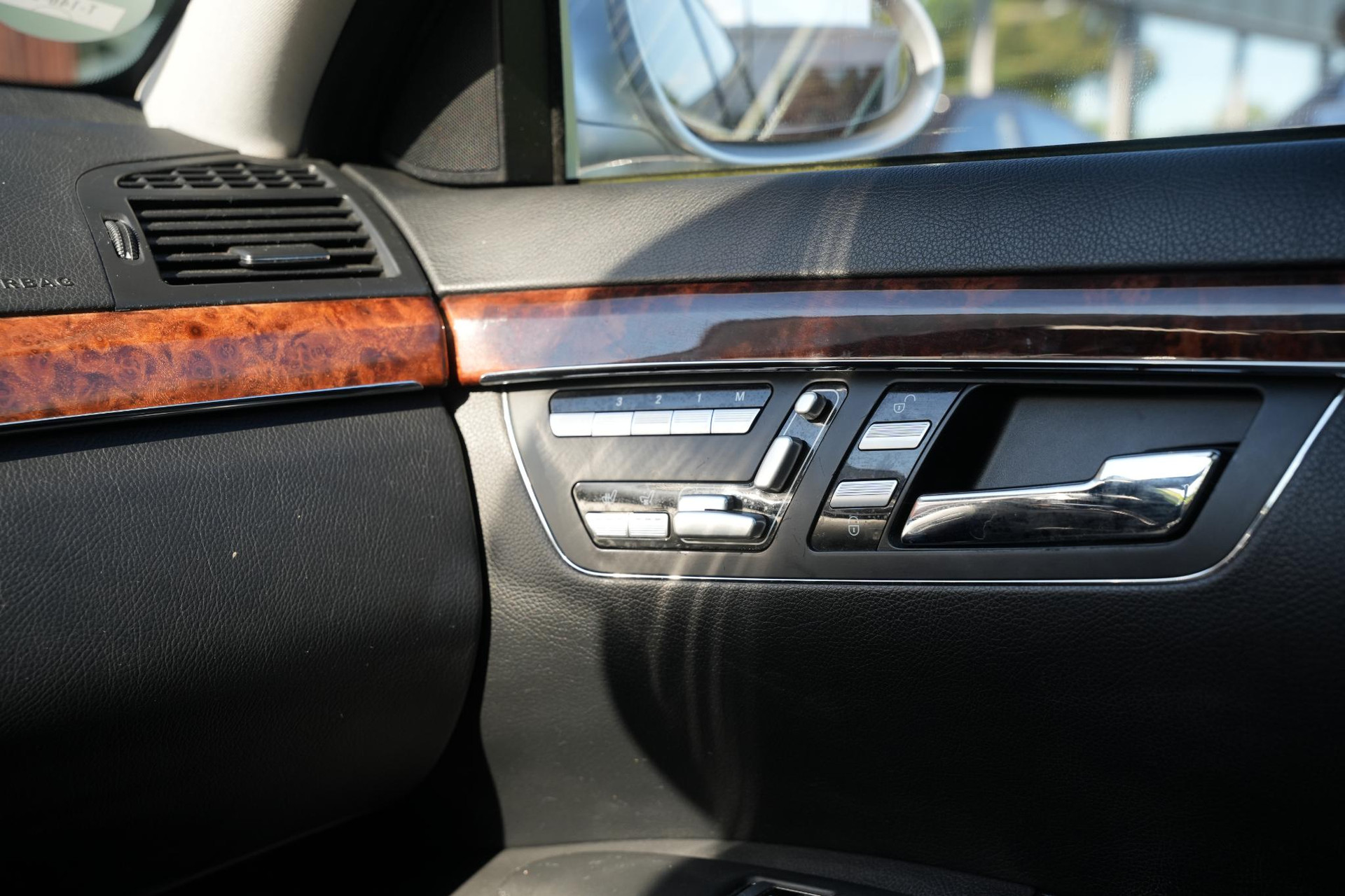 Mercedes-Benz S-Klasse 500 2005 IRIDIUM SILVER - METALLIC FINISH (775U) 36