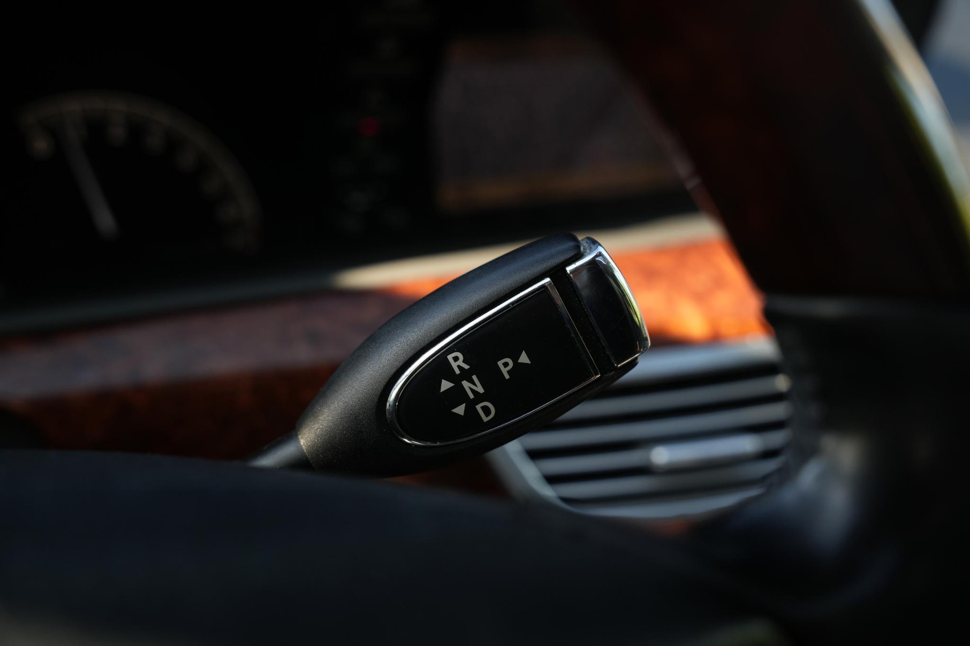Mercedes-Benz S-Klasse 500 2005 IRIDIUM SILVER - METALLIC FINISH (775U) 43