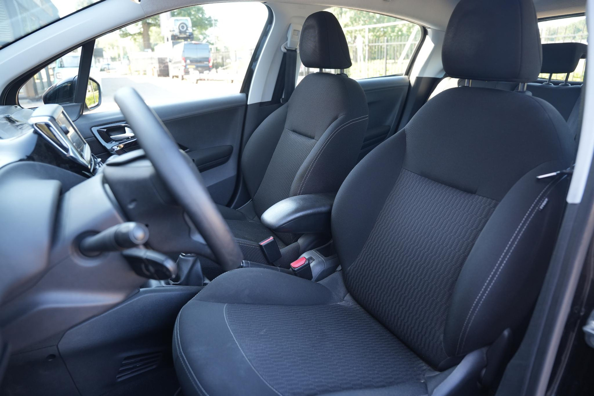 Peugeot 208 1.2 PureTech Blue Lease 2017 BLACK PEARL PAINT (KTV) 4