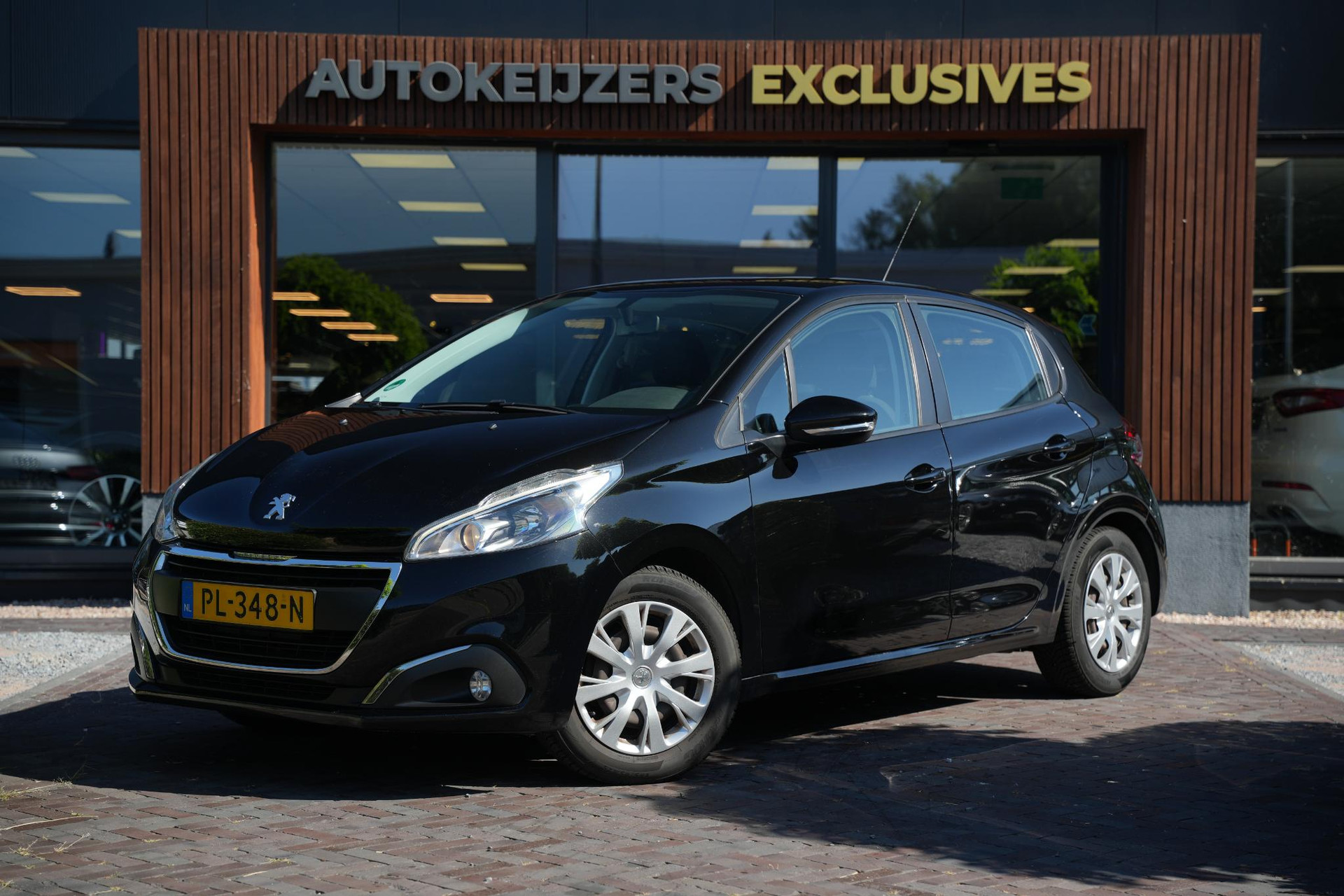 Peugeot 208 1.2 PureTech Blue Lease 2017 BLACK PEARL PAINT (KTV) 5