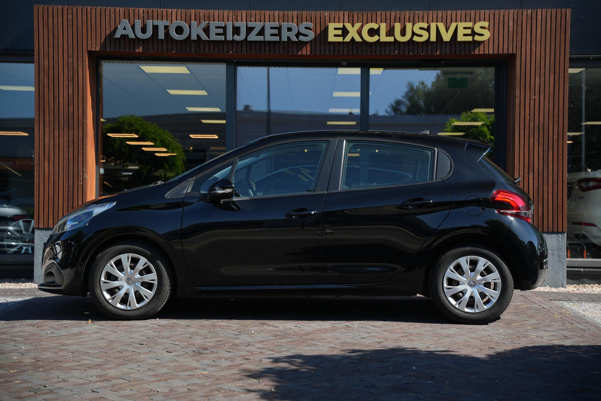 Peugeot 208 1.2 PureTech Blue Lease 2017 BLACK PEARL PAINT (KTV) 7