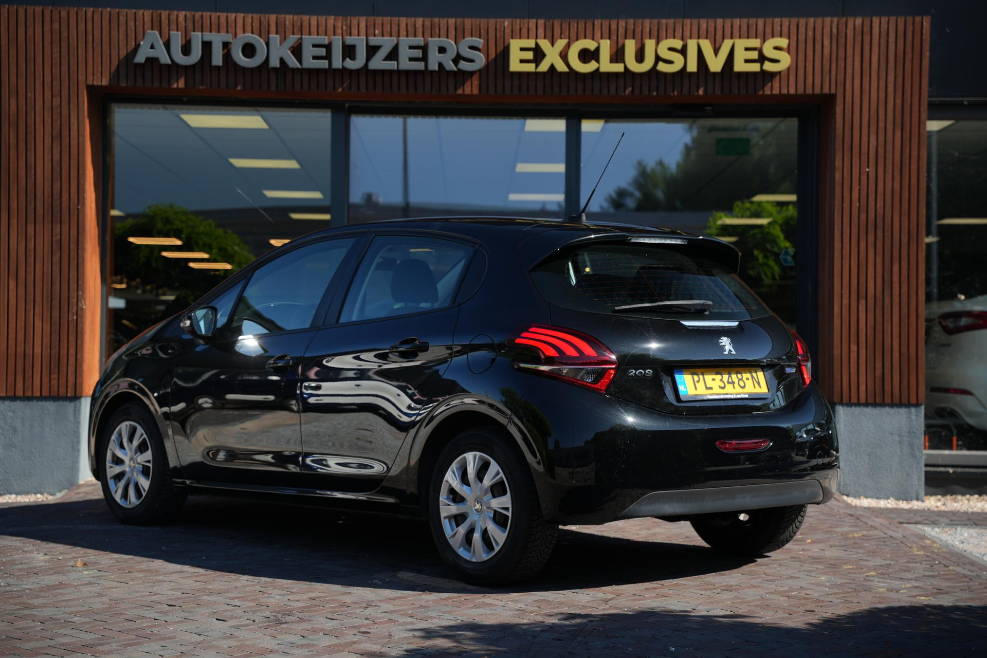 Peugeot 208 1.2 PureTech Blue Lease 2017 BLACK PEARL PAINT (KTV) 9