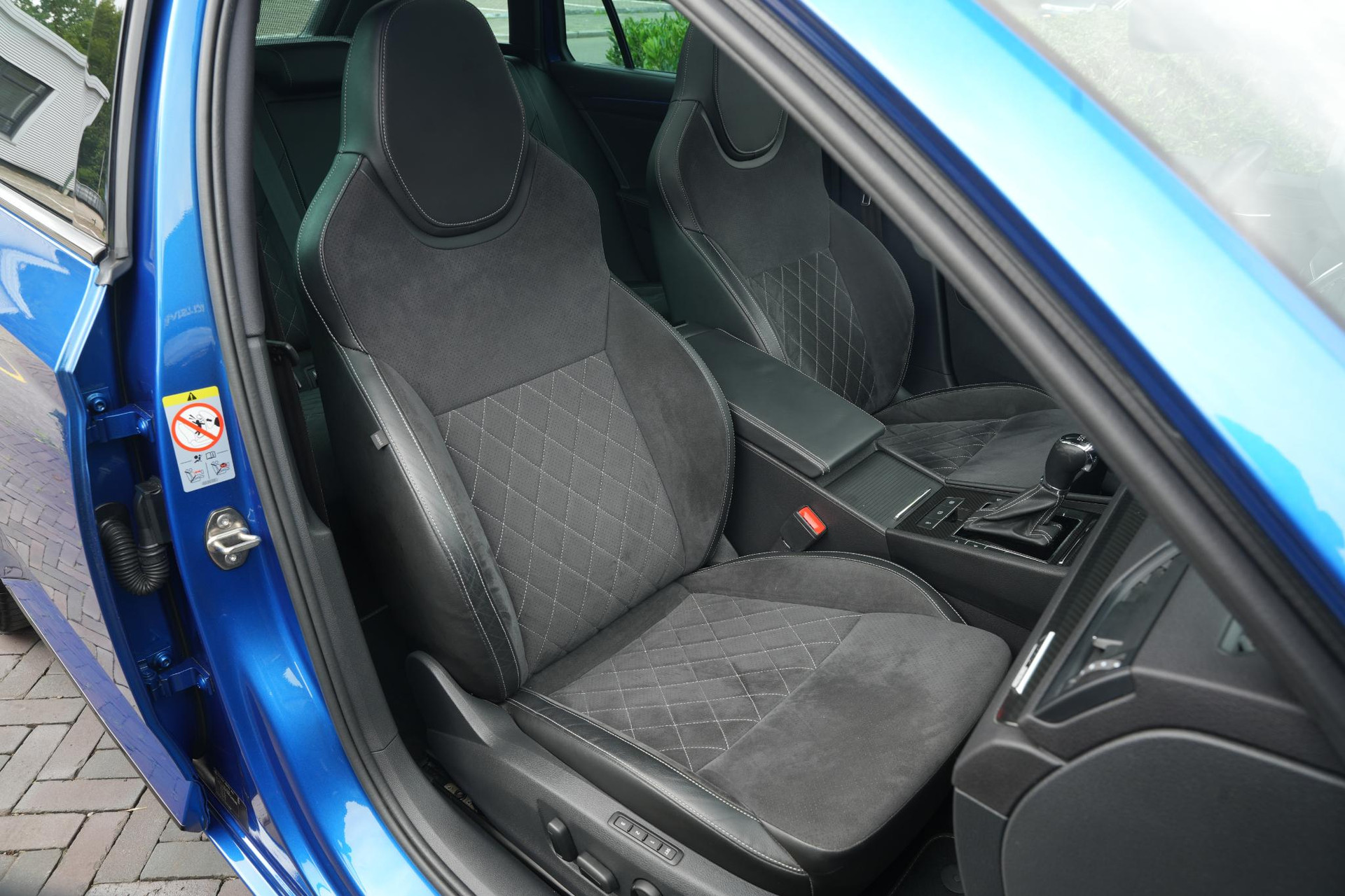 Škoda Superb Combi 1.4 iV Sportline 2021 Race blue metallic 19