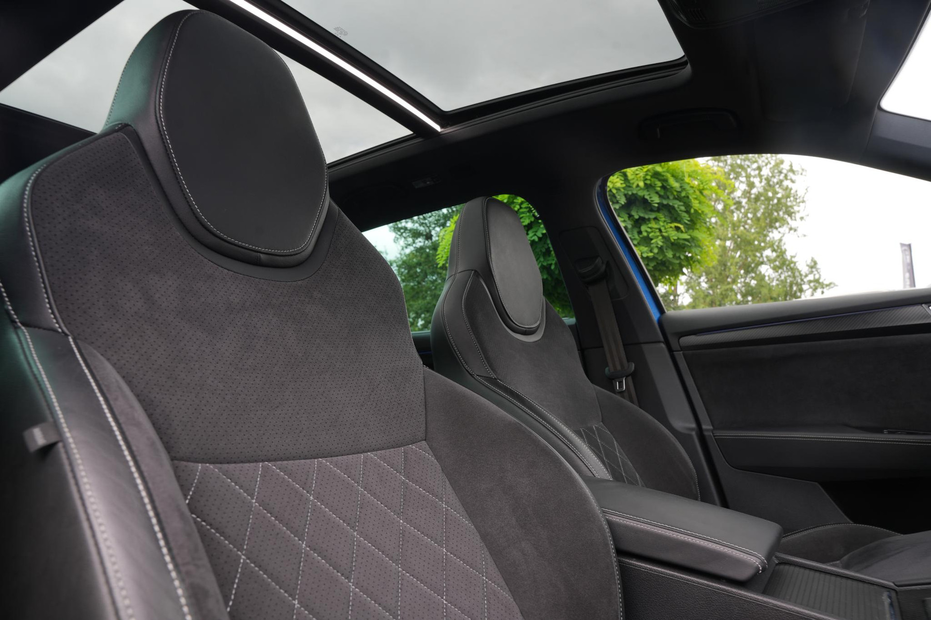 Škoda Superb Combi 1.4 iV Sportline 2021 Race blue metallic 4