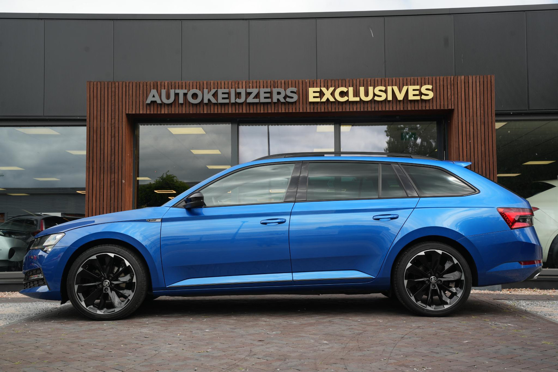 Škoda Superb Combi 1.4 iV Sportline 2021 Race blue metallic 5