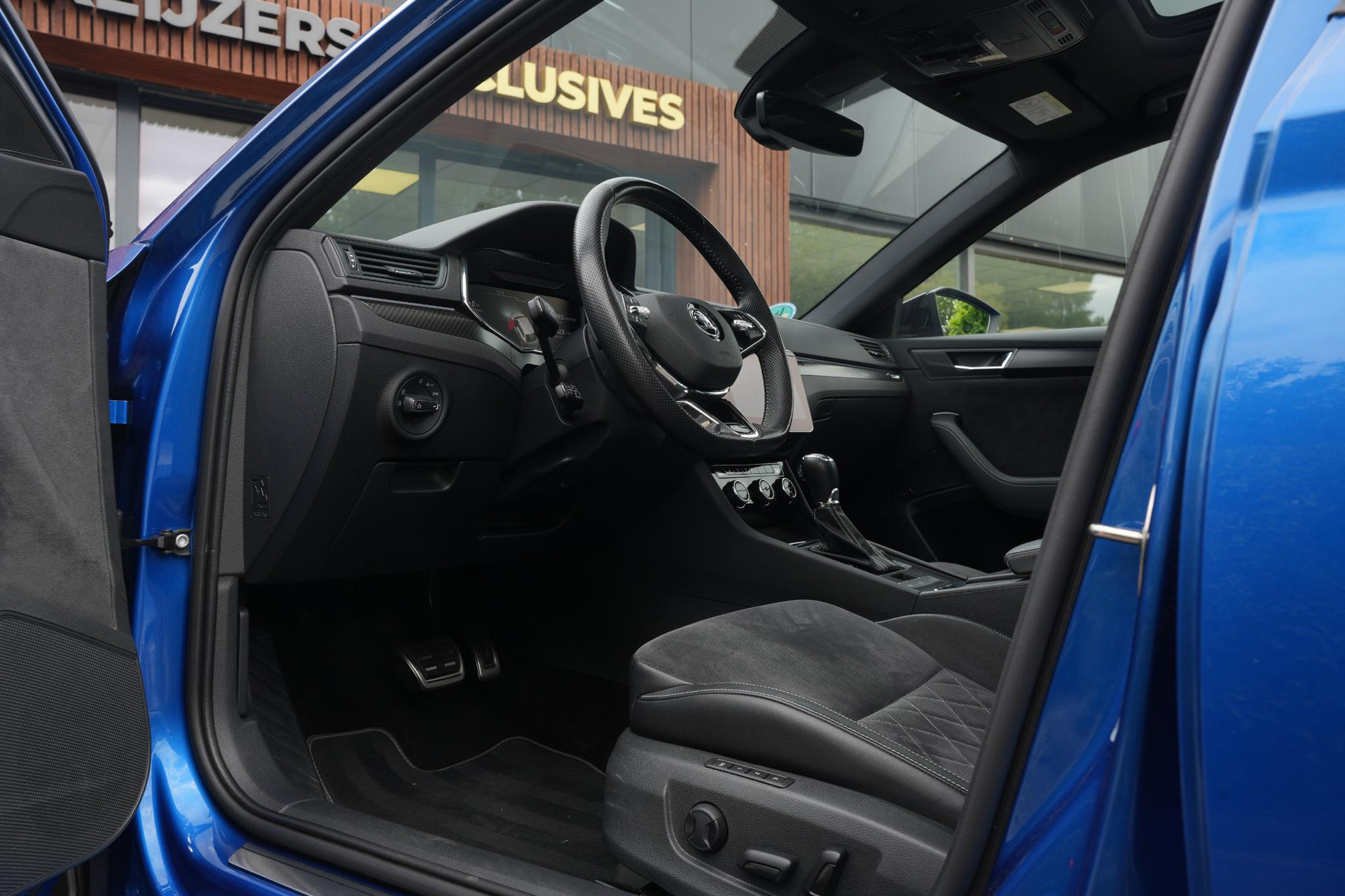 Škoda Superb Combi 1.4 iV Sportline 2021 Race blue metallic 6