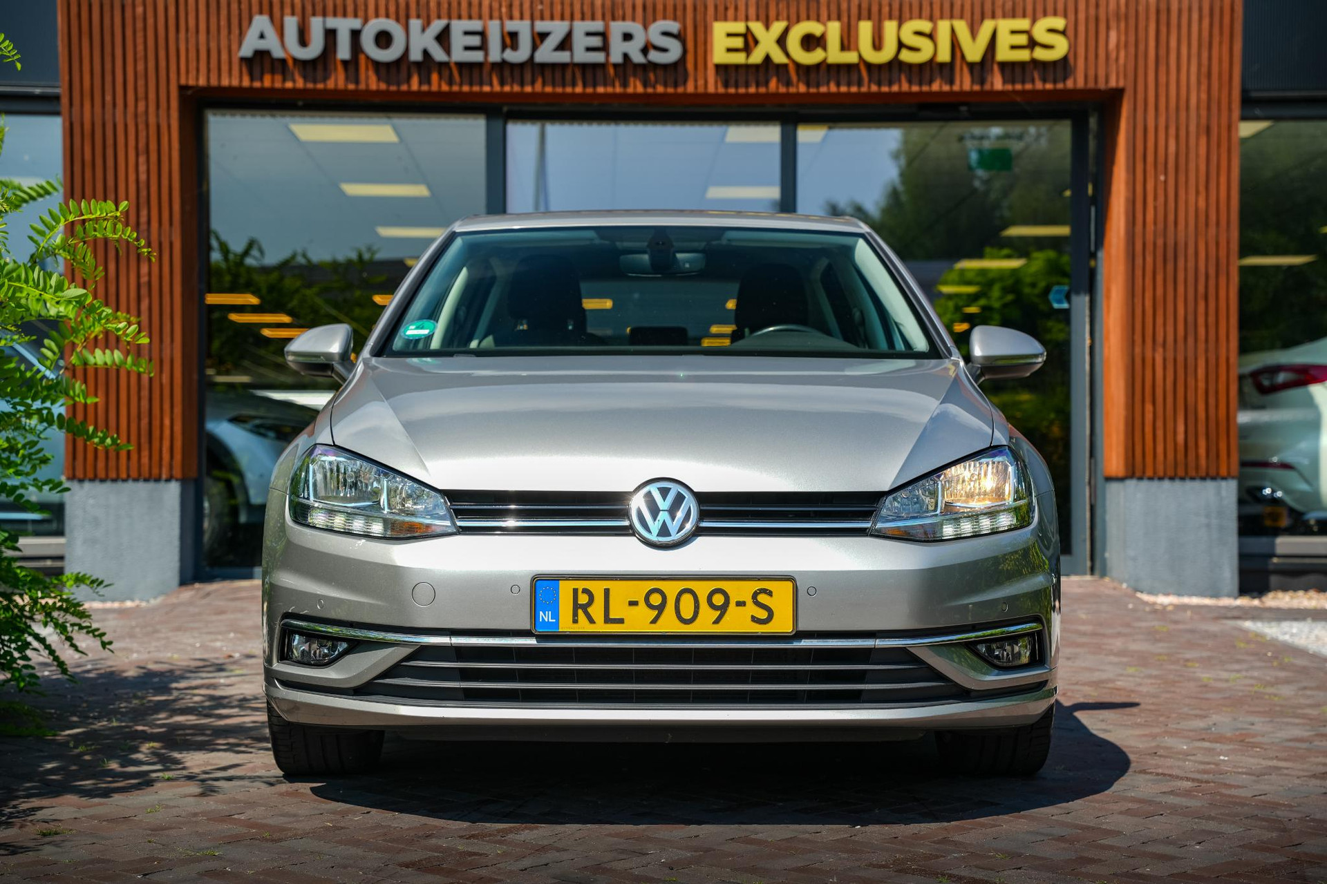 Volkswagen Golf 1.0 TSI Comfortline 2018 Tungsten silver 3