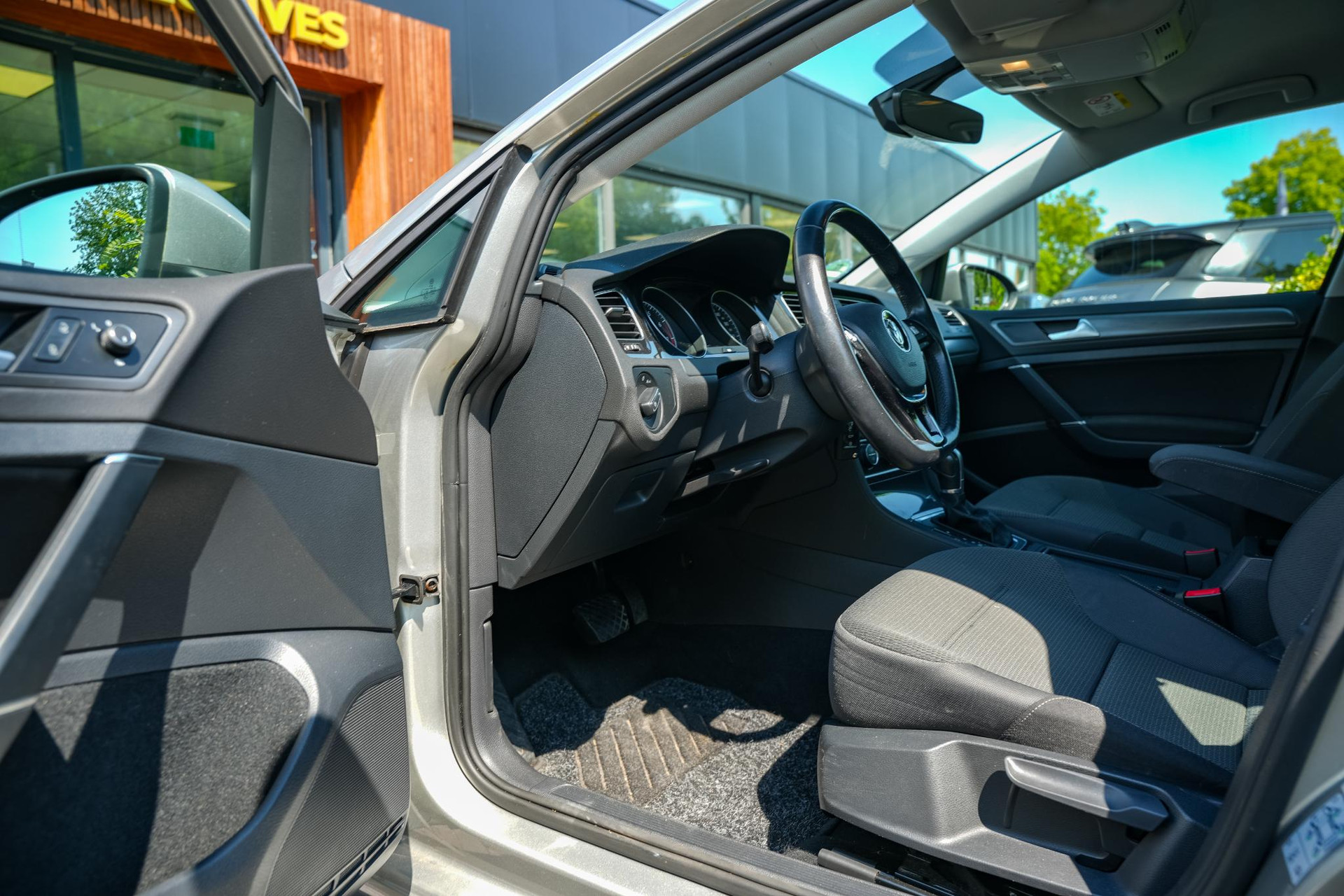 Volkswagen Golf 1.0 TSI Comfortline 2018 Tungsten silver 6