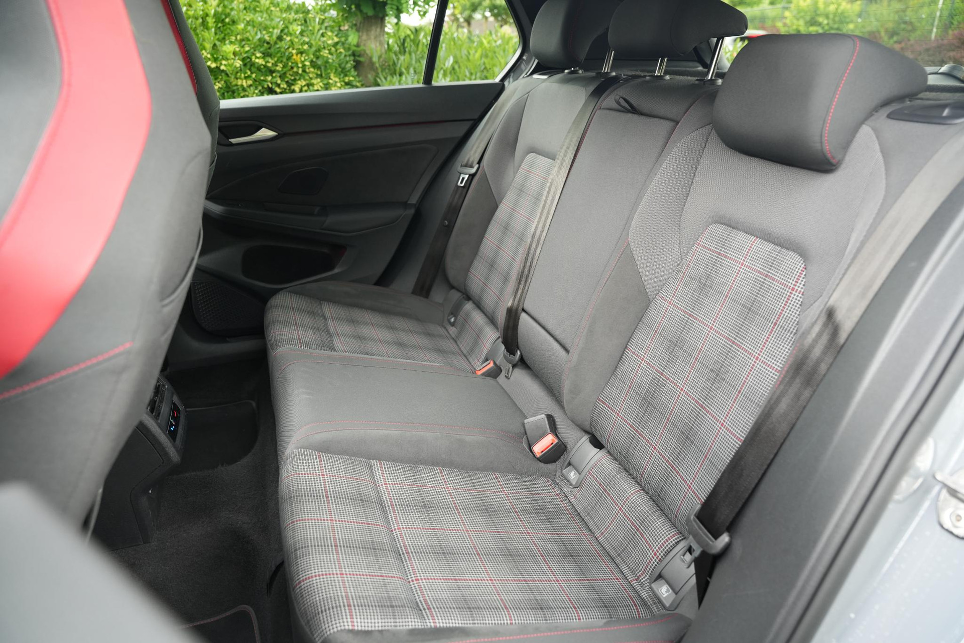 Volkswagen Golf 2.0 TSI GTI 2024 Moonstone grey 10