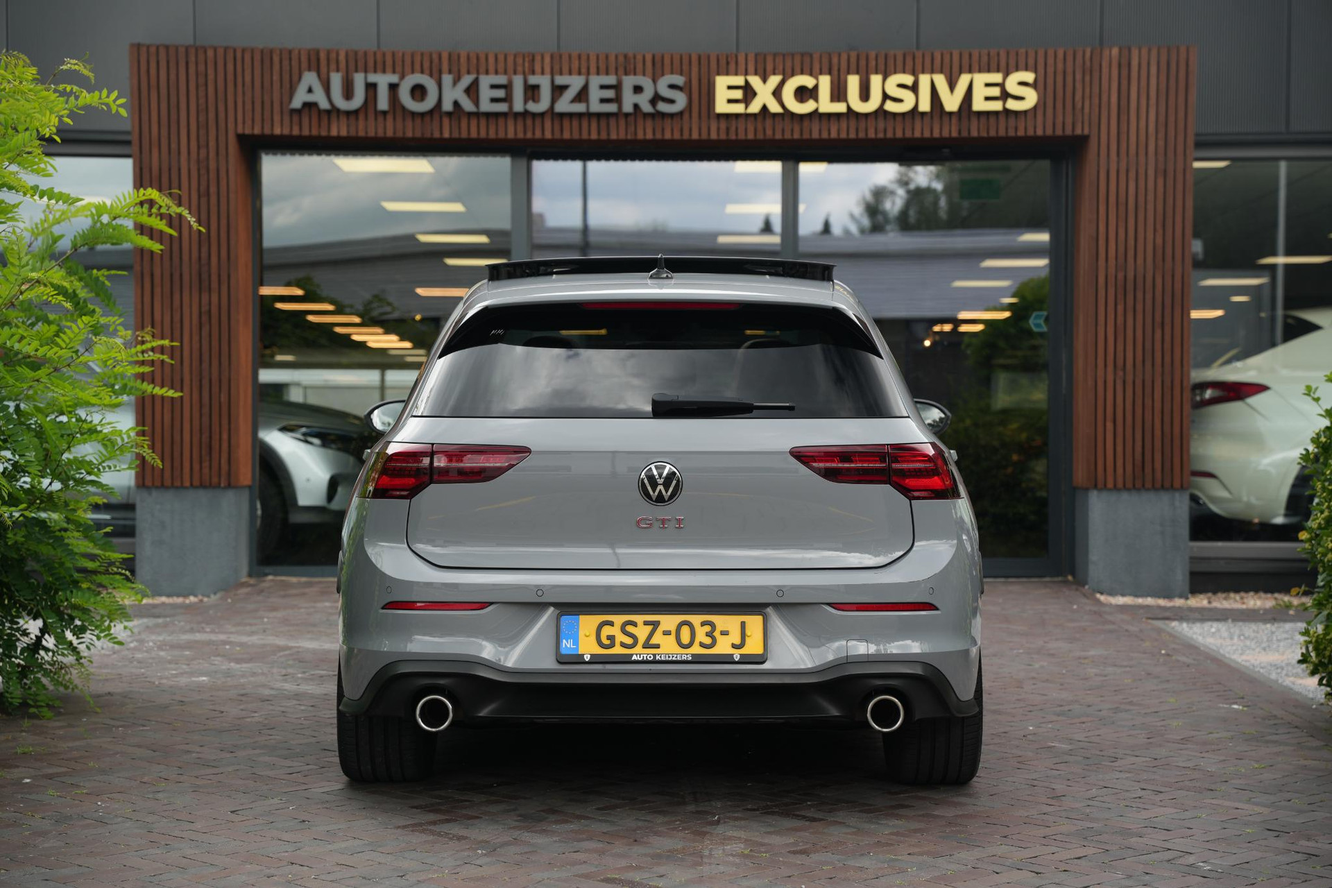Volkswagen Golf 2.0 TSI GTI 2024 Moonstone grey 11