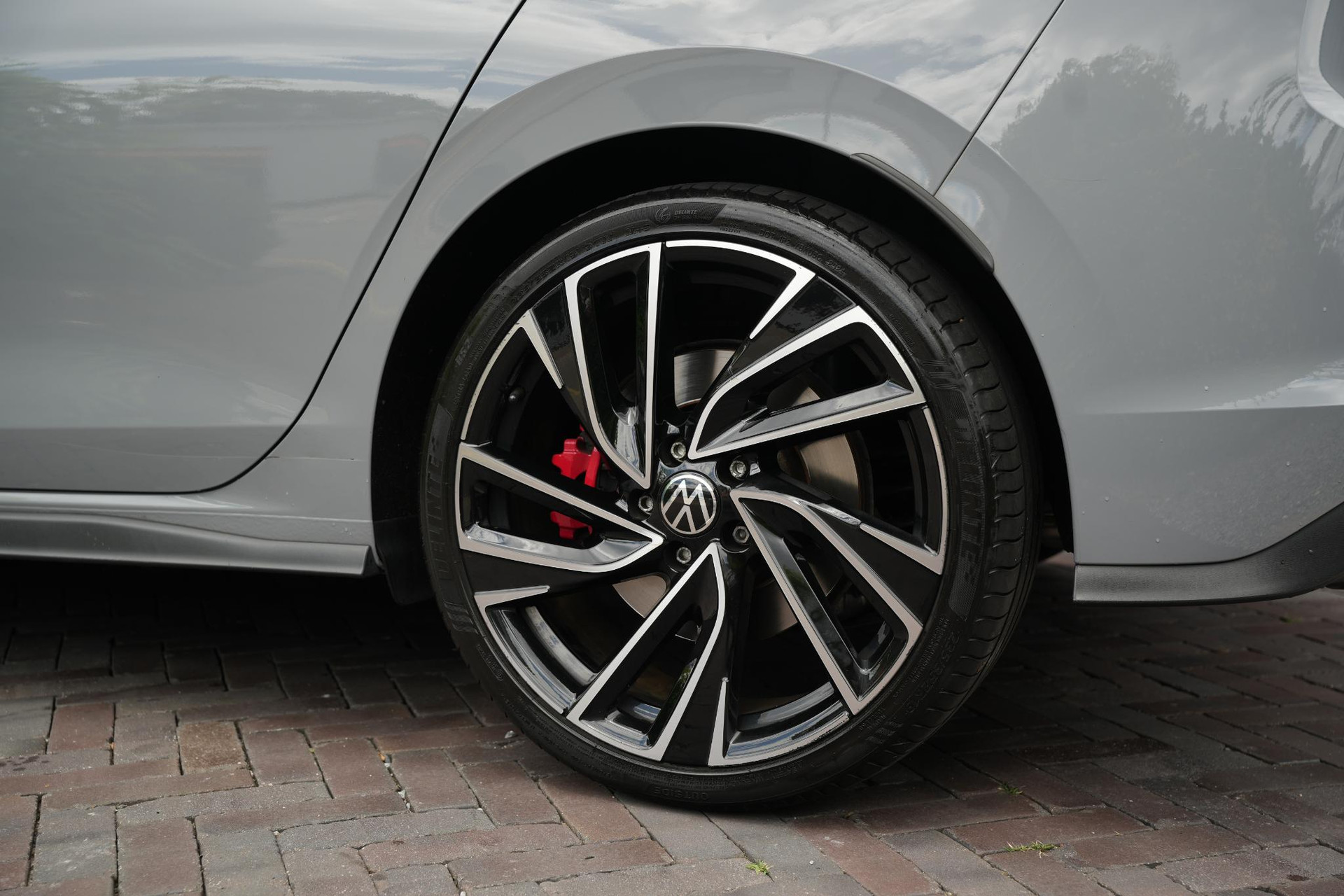 Volkswagen Golf 2.0 TSI GTI 2024 Moonstone grey 20