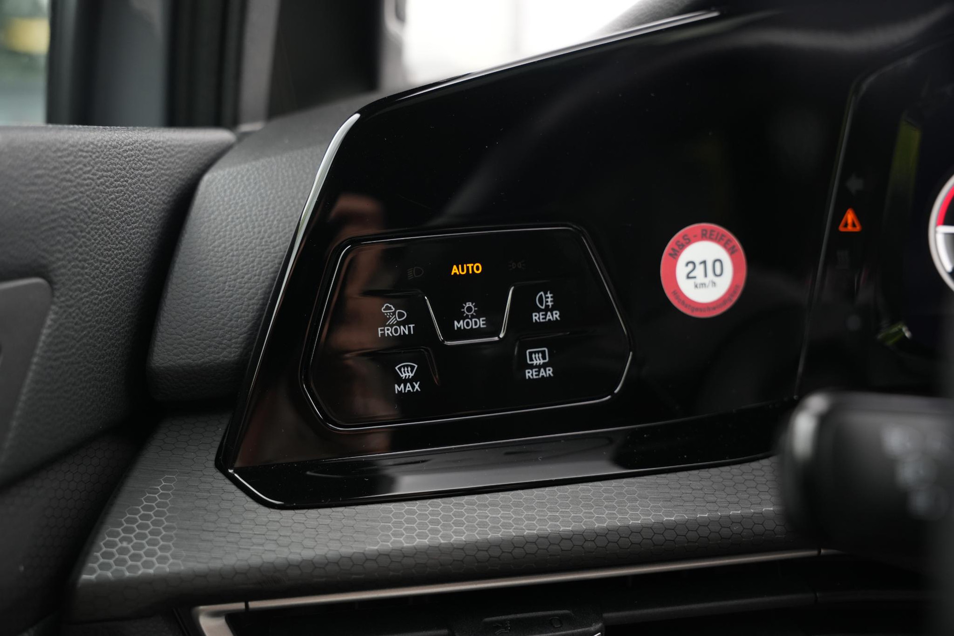 Volkswagen Golf 2.0 TSI GTI 2024 Moonstone grey 21