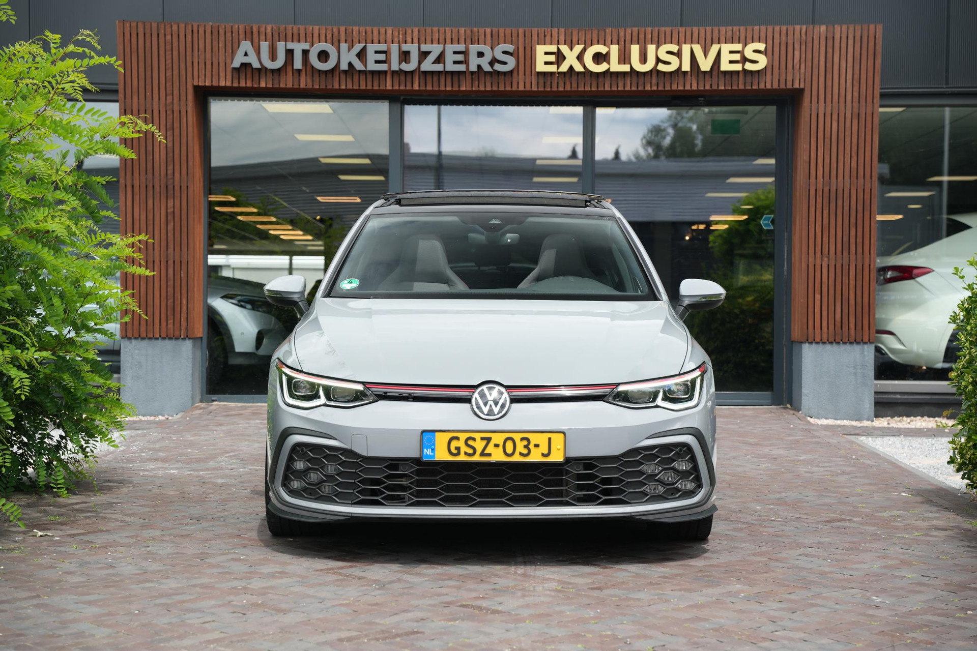 Volkswagen Golf 2.0 TSI GTI 2024 Moonstone grey 3