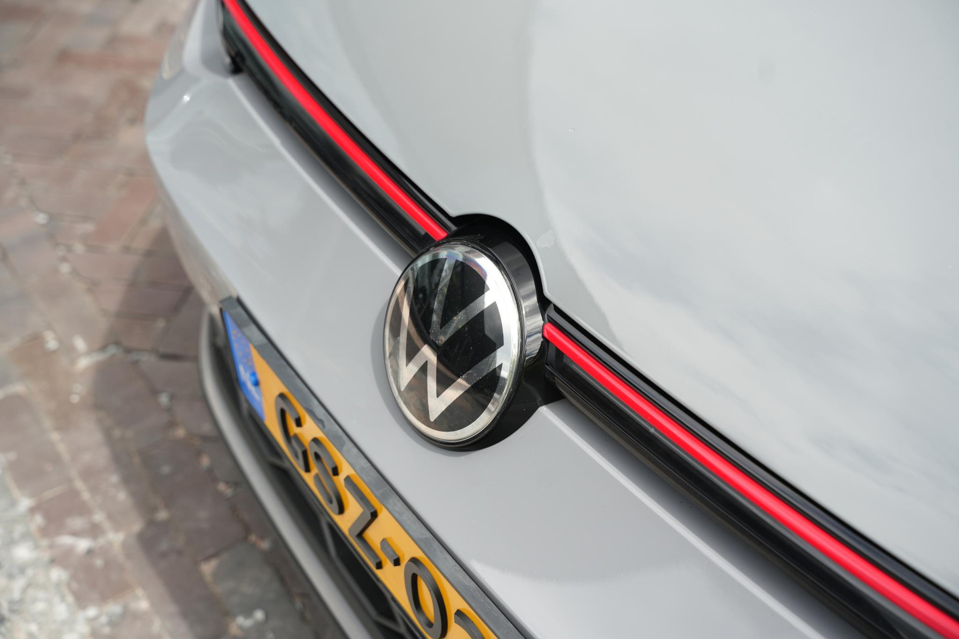 Volkswagen Golf 2.0 TSI GTI 2024 Moonstone grey 33