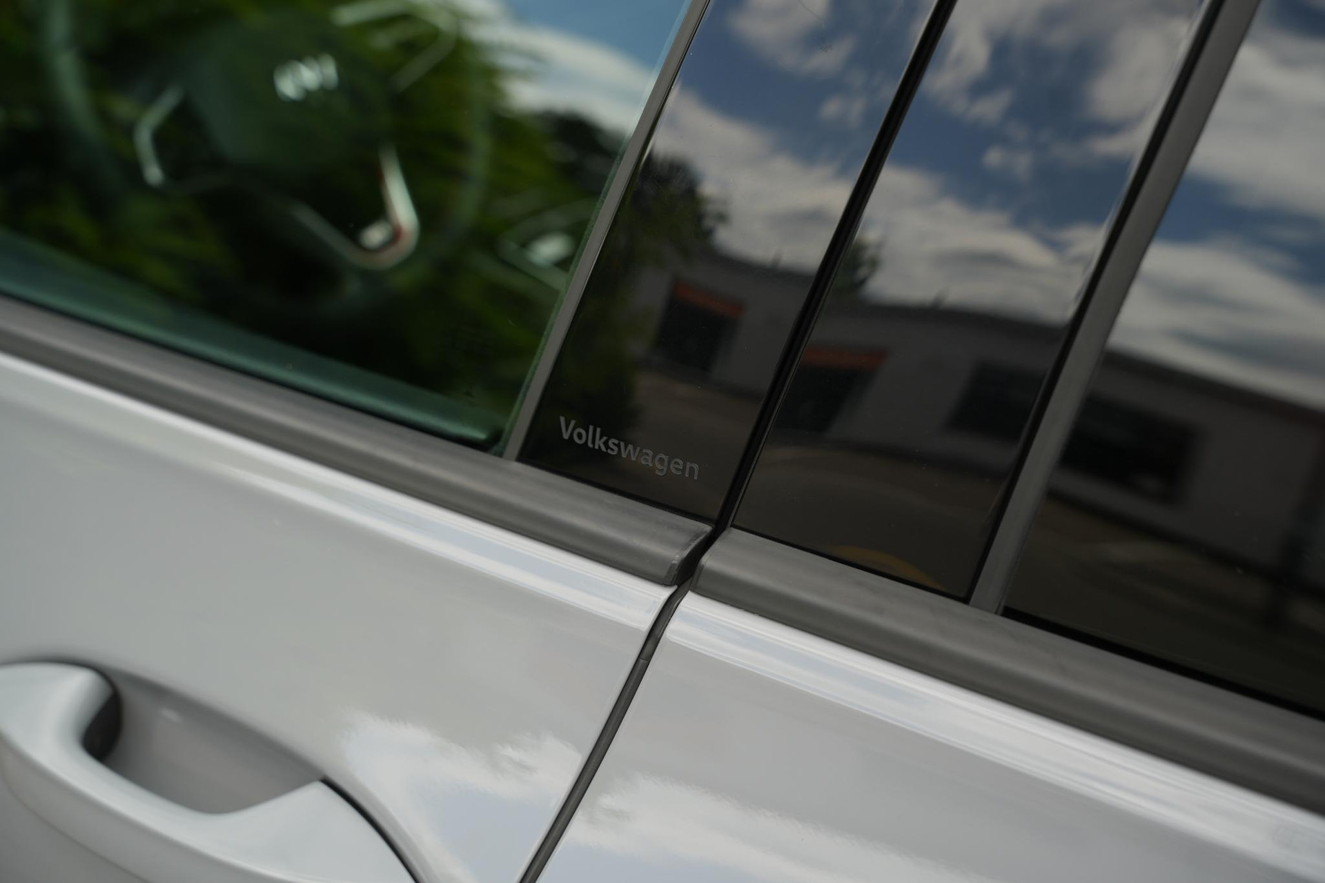 Volkswagen Golf 2.0 TSI GTI 2024 Moonstone grey 35
