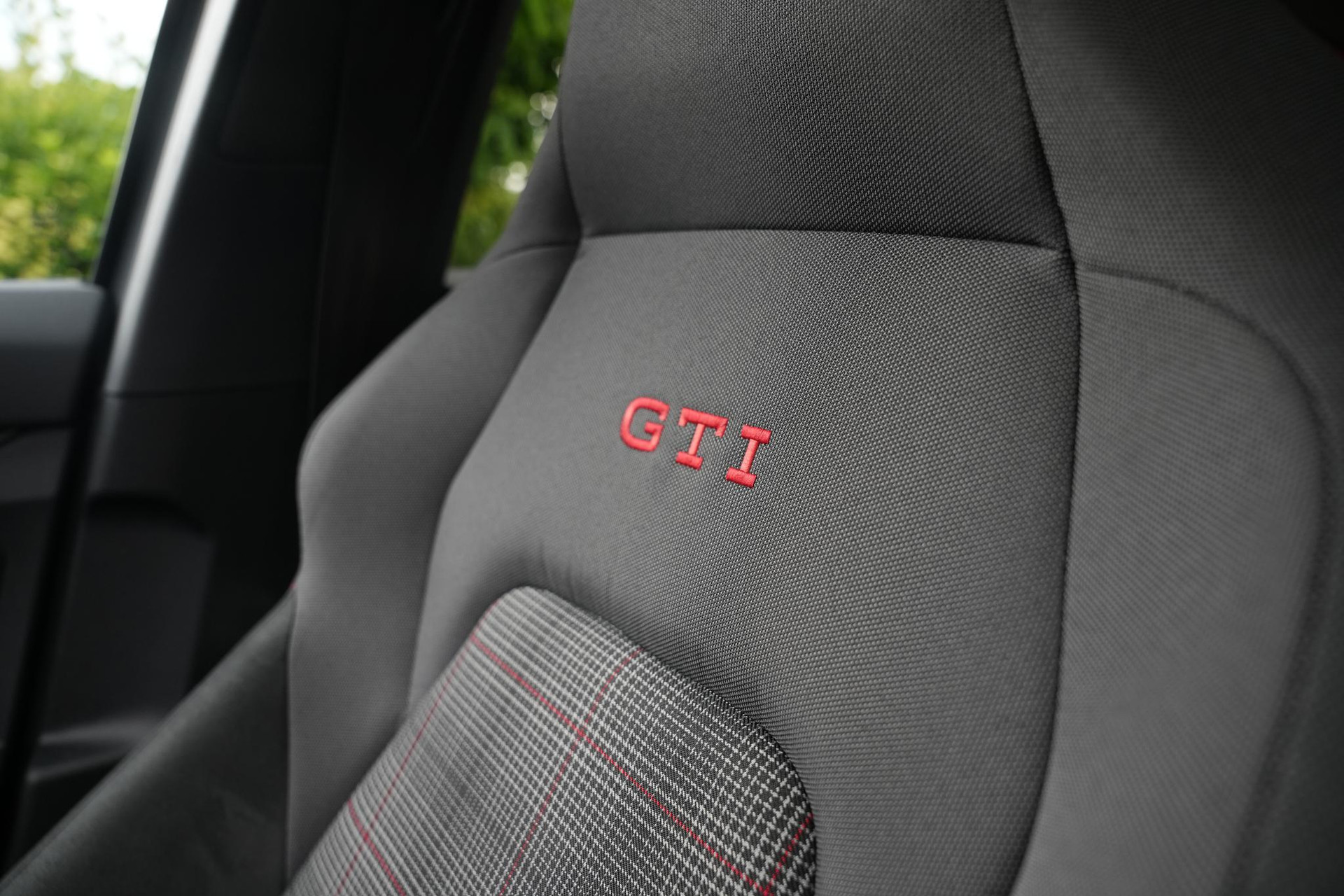 Volkswagen Golf 2.0 TSI GTI 2024 Moonstone grey 40