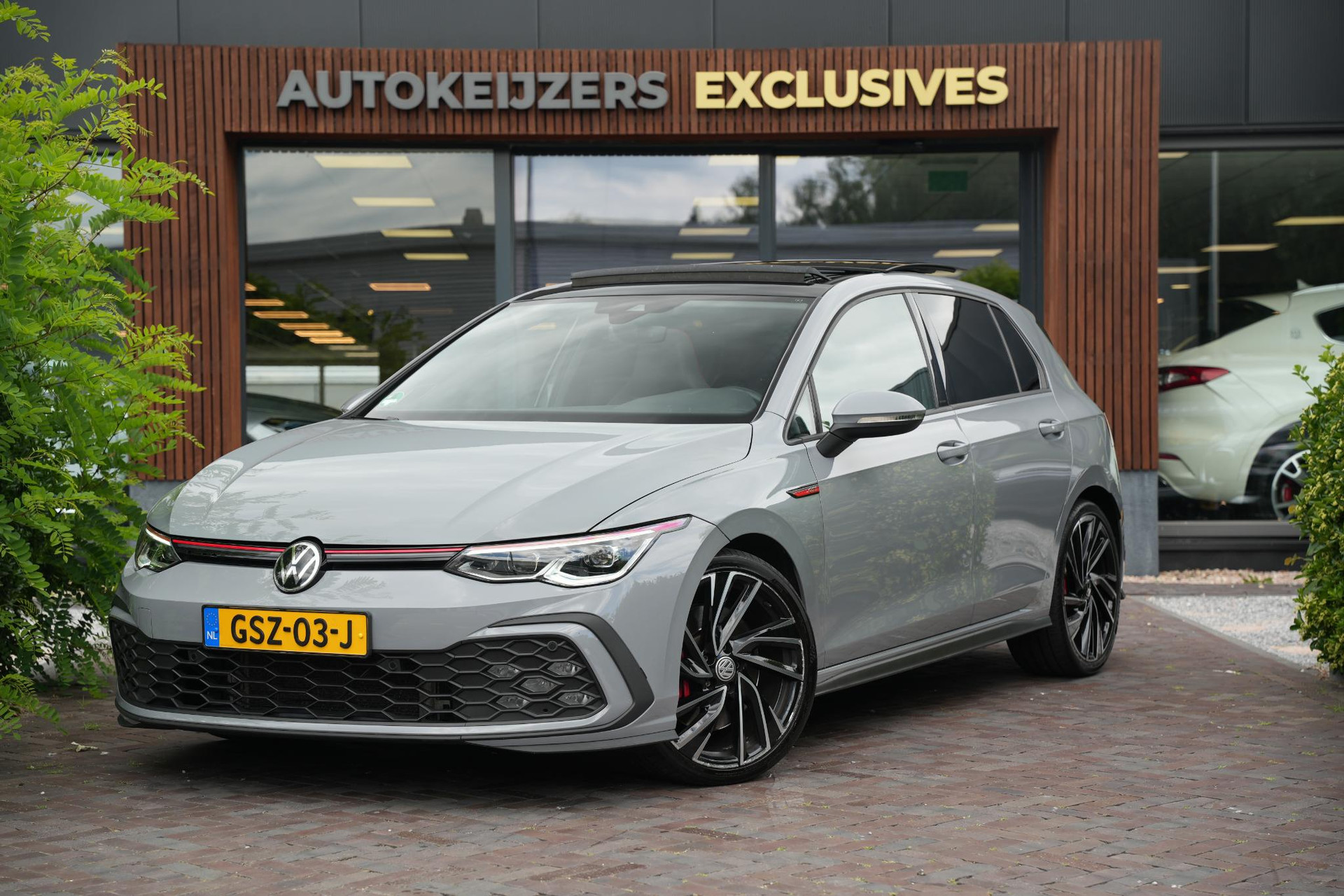 Volkswagen Golf 2.0 TSI GTI 2024 Moonstone grey 5