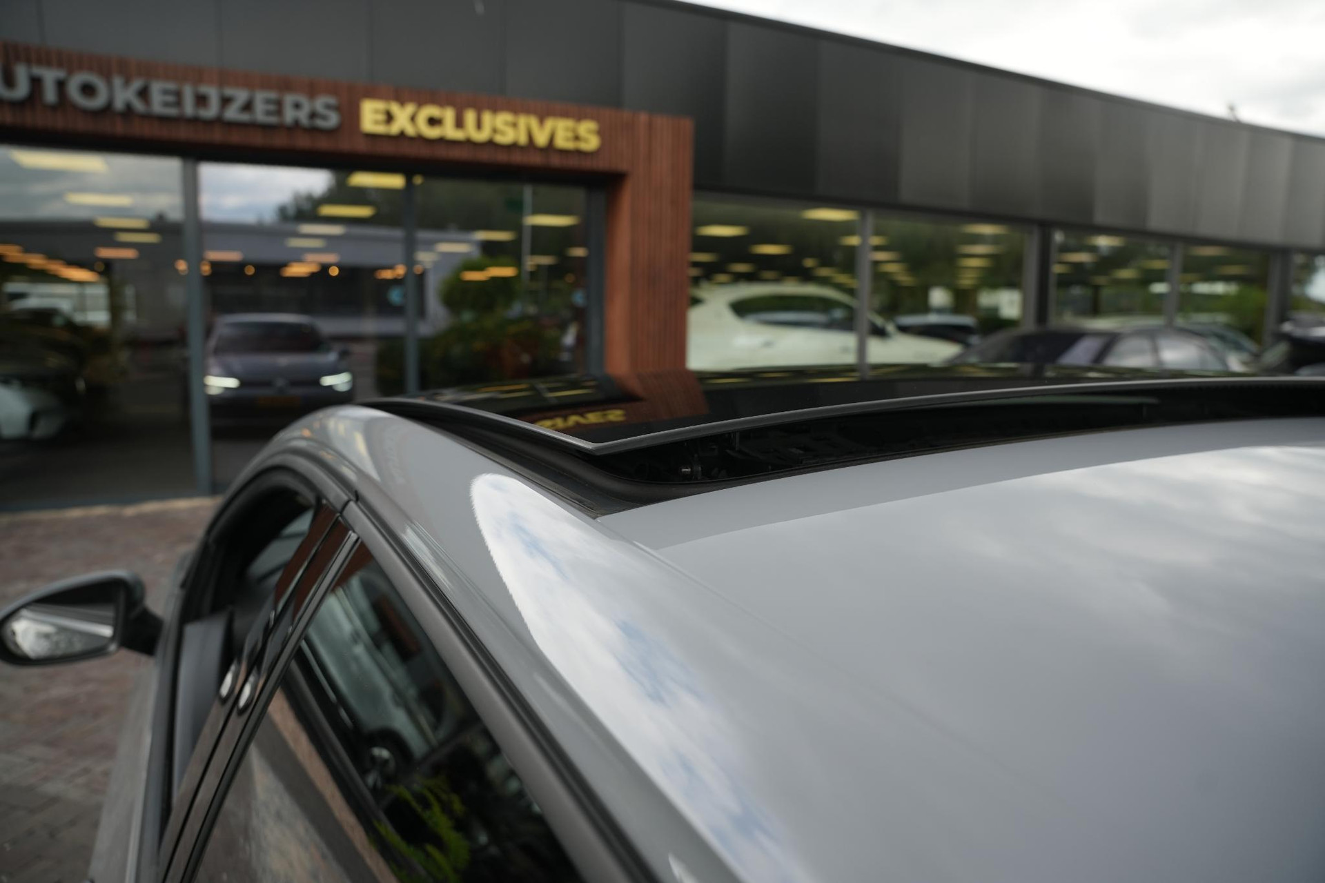 Volkswagen Golf 2.0 TSI GTI 2024 Moonstone grey 50