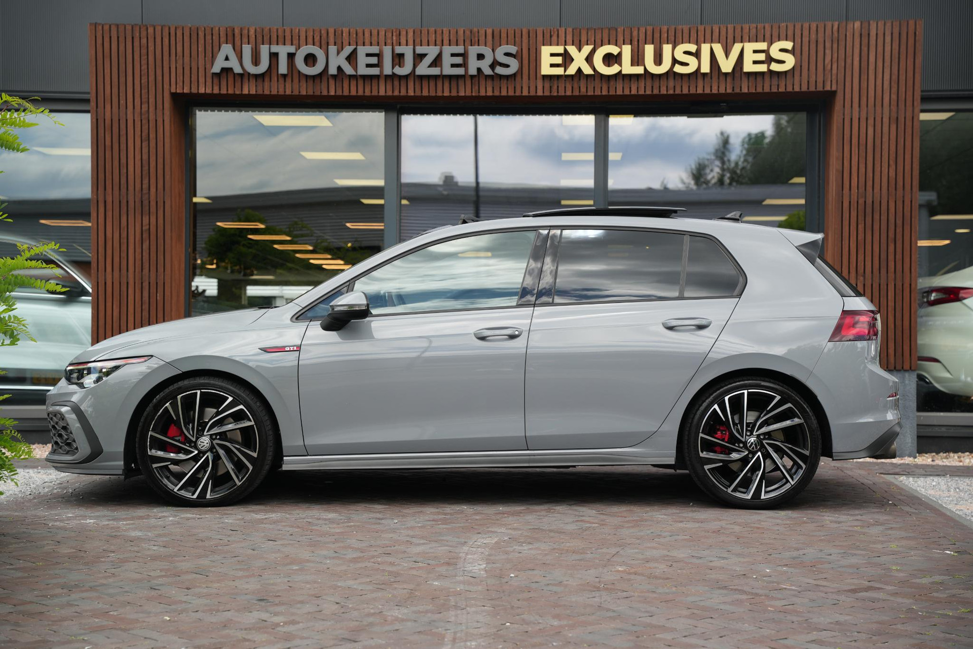 Volkswagen Golf 2.0 TSI GTI 2024 Moonstone grey 7