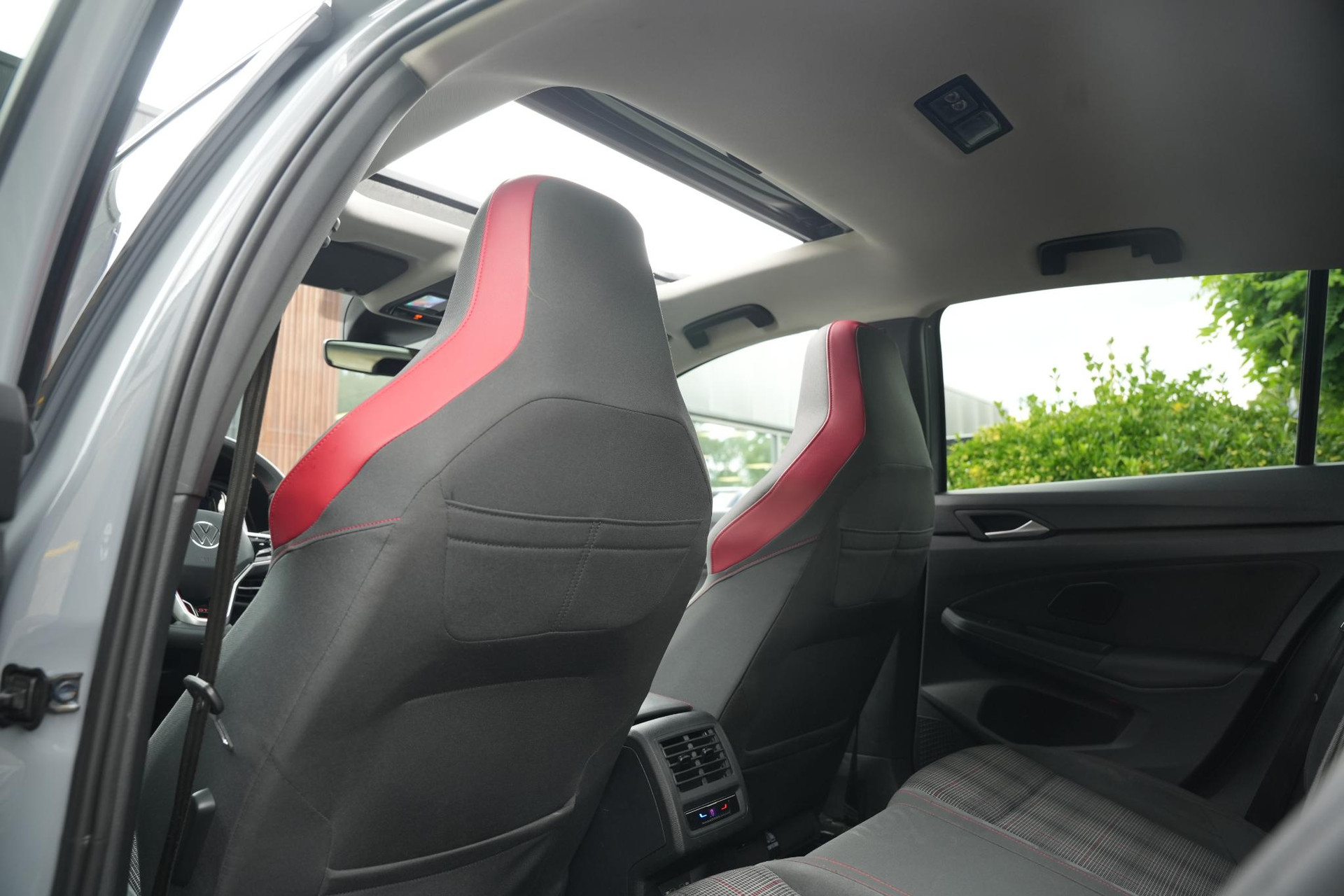 Volkswagen Golf 2.0 TSI GTI 2024 Moonstone grey 8