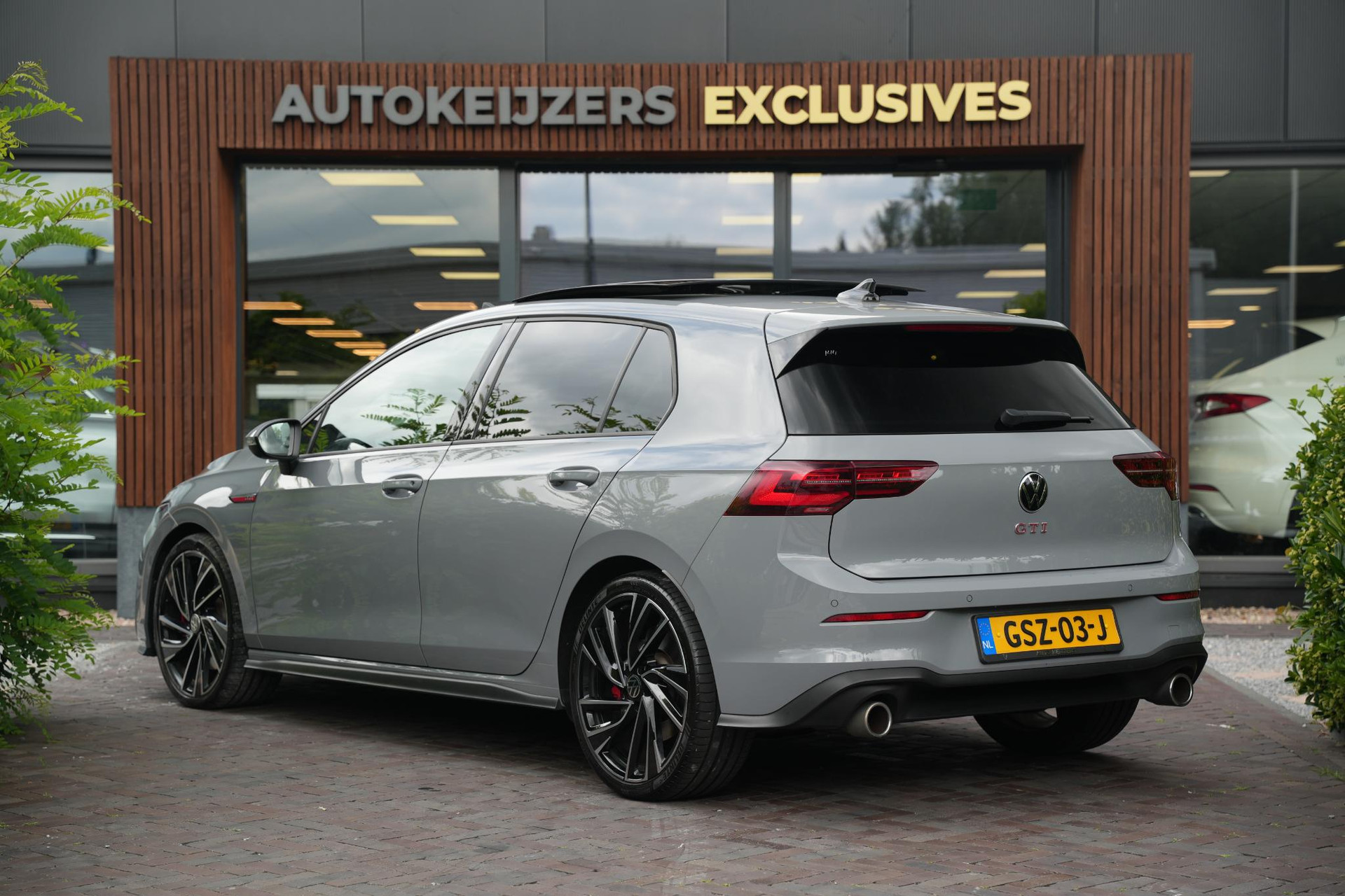 Volkswagen Golf 2.0 TSI GTI 2024 Moonstone grey 9