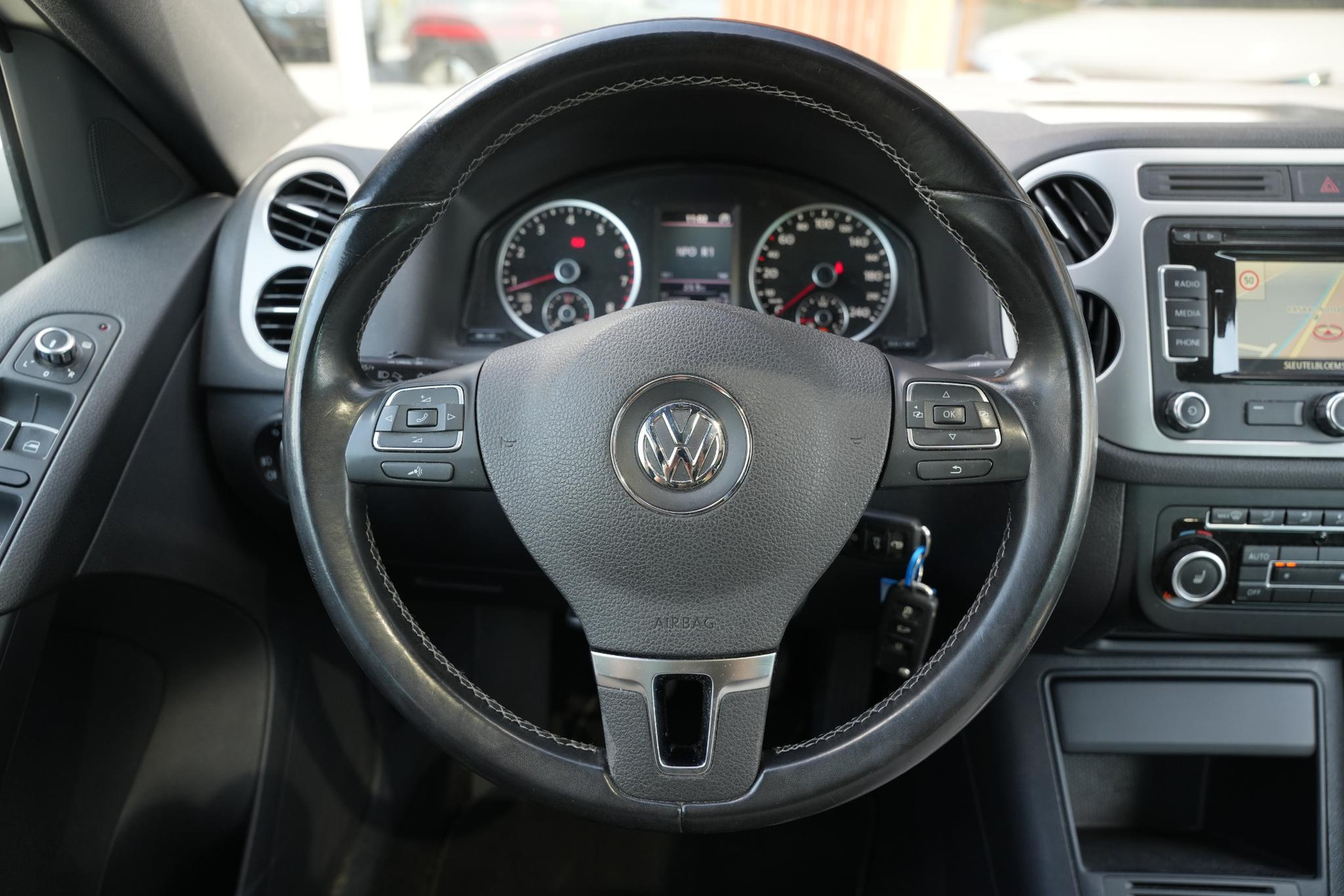 Volkswagen Tiguan 1.4 TSI Sport&Style line Edition 2013 Candy white (B4B4) 12