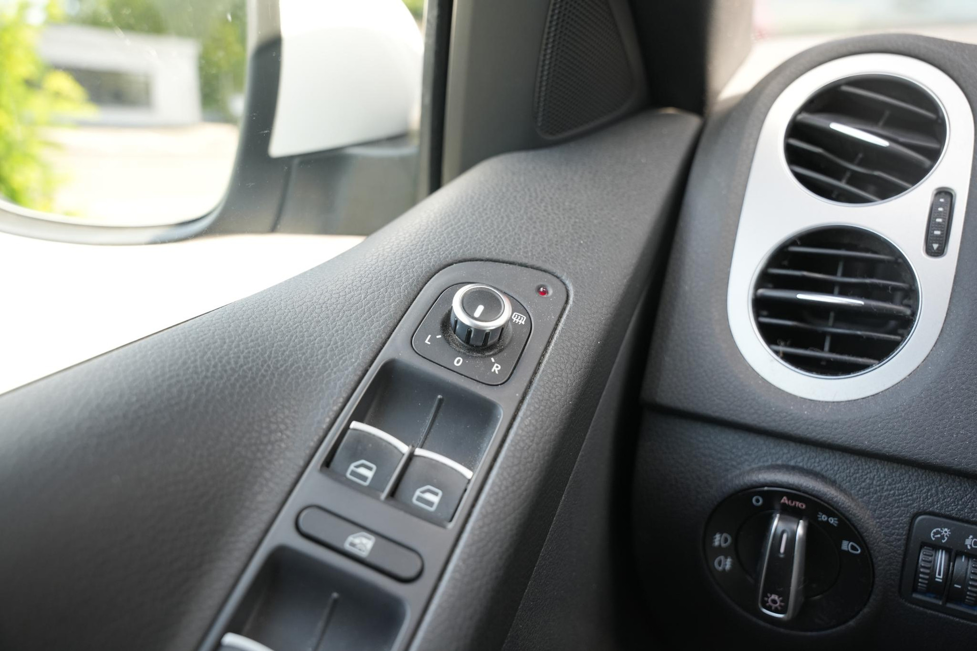 Volkswagen Tiguan 1.4 TSI Sport&Style line Edition 2013 Candy white (B4B4) 31