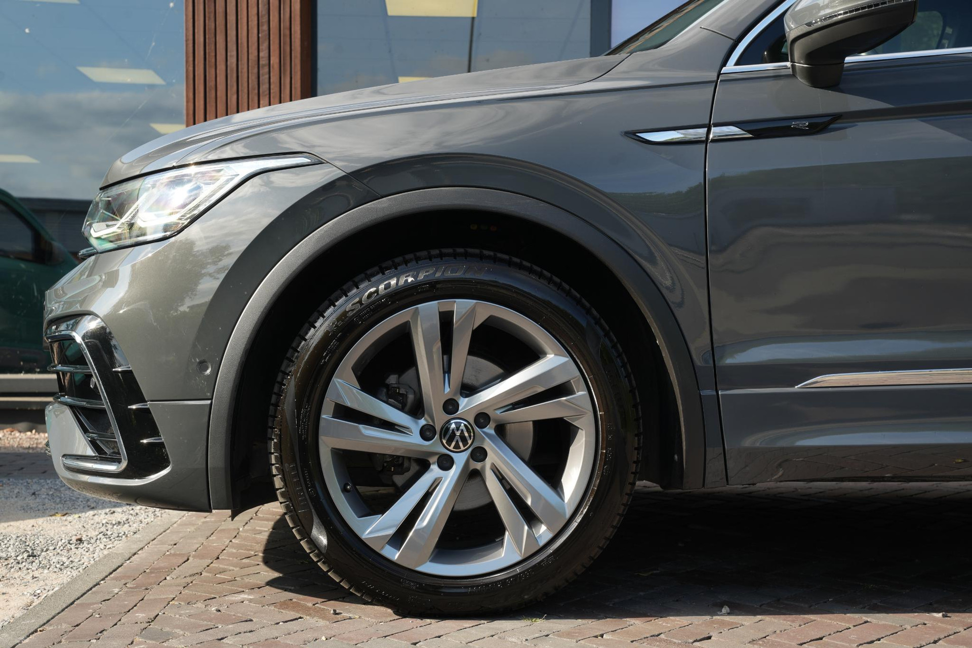 Volkswagen Tiguan 2.0 TDI R-Line Business+ 2023 Dolphin grey metallic (B0) 10