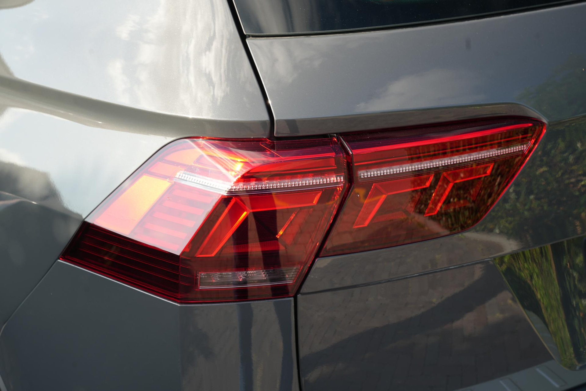 Volkswagen Tiguan 2.0 TDI R-Line Business+ 2023 Dolphin grey metallic (B0) 16