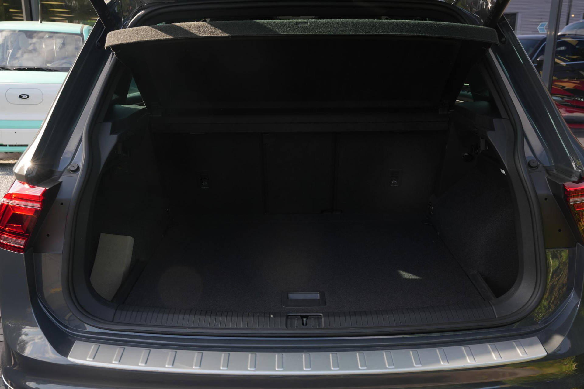 Volkswagen Tiguan 2.0 TDI R-Line Business+ 2023 Dolphin grey metallic (B0) 17