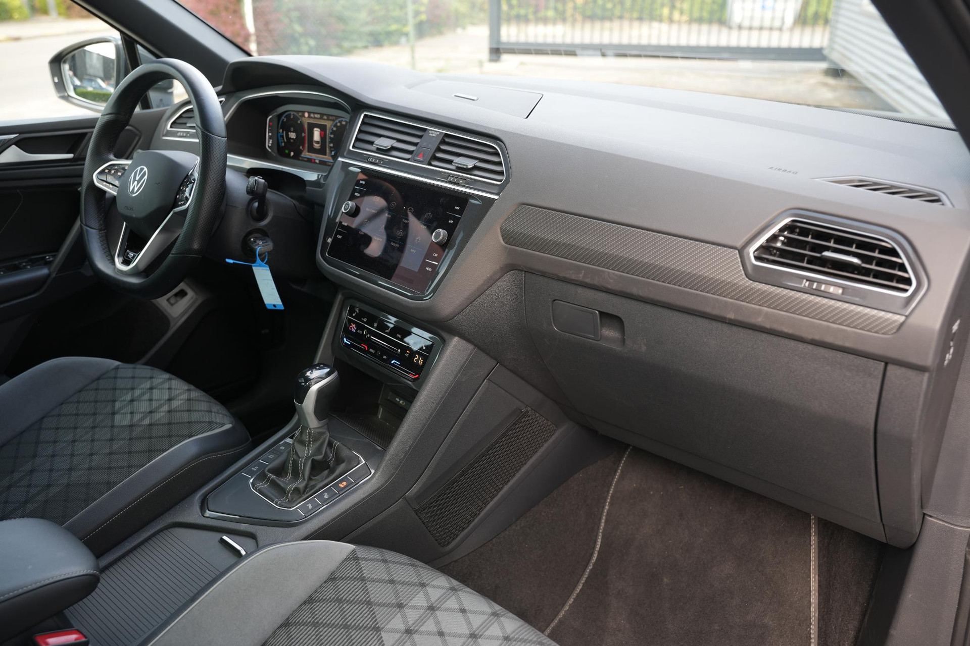Volkswagen Tiguan 2.0 TDI R-Line Business+ 2023 Dolphin grey metallic (B0) 29