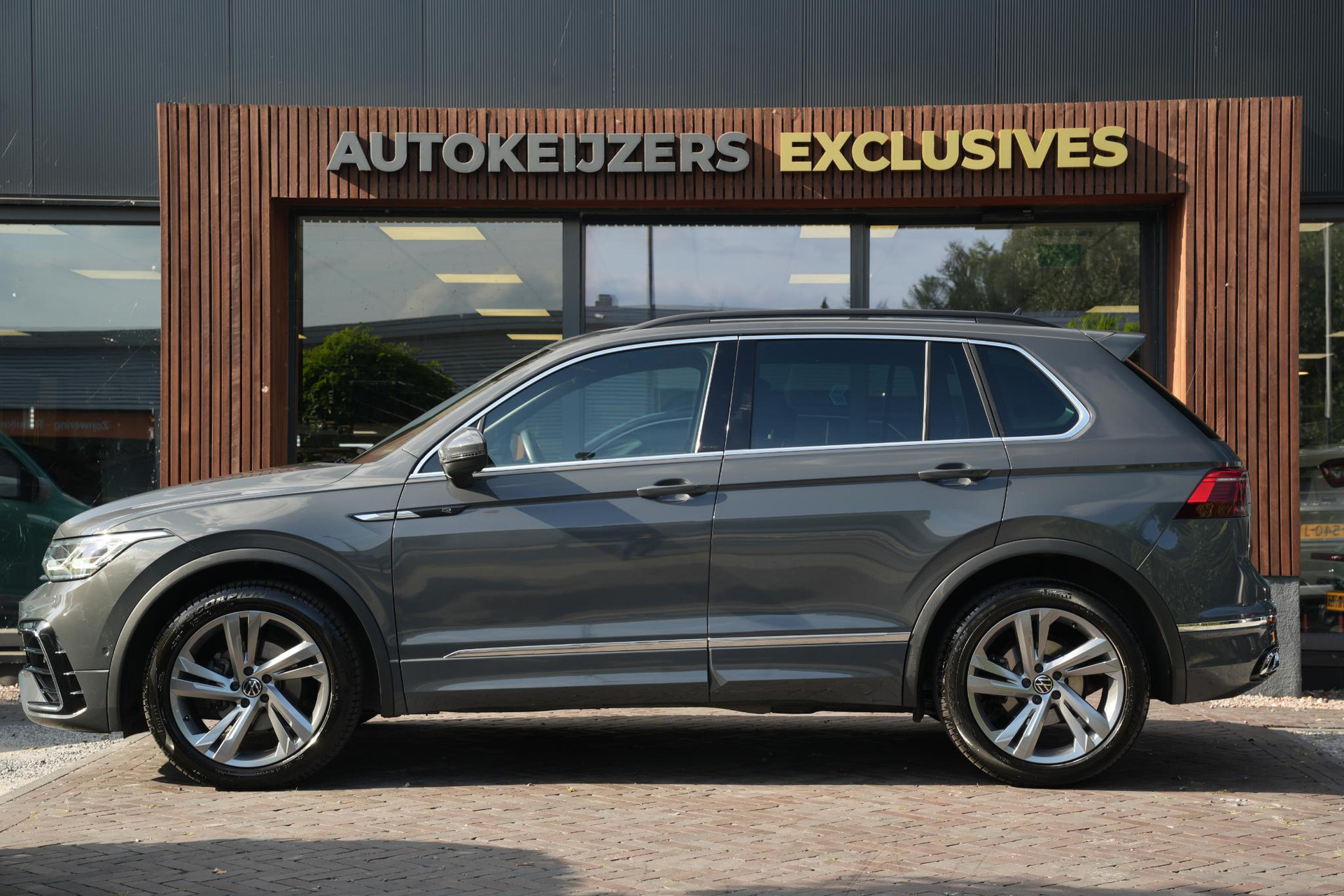 Volkswagen Tiguan 2.0 TDI R-Line Business+ 2023 Dolphin grey metallic (B0) 5