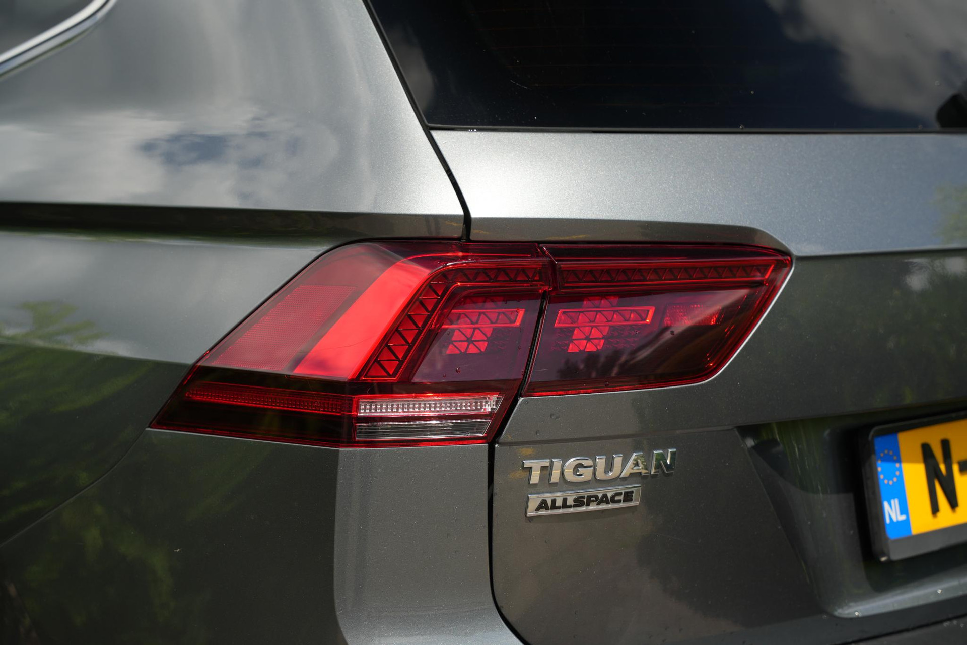 Volkswagen Tiguan Allspace 2.0 TSI 4Motion Highline Business R 7p. 2019 Platinum-grey metallic (2R) 21
