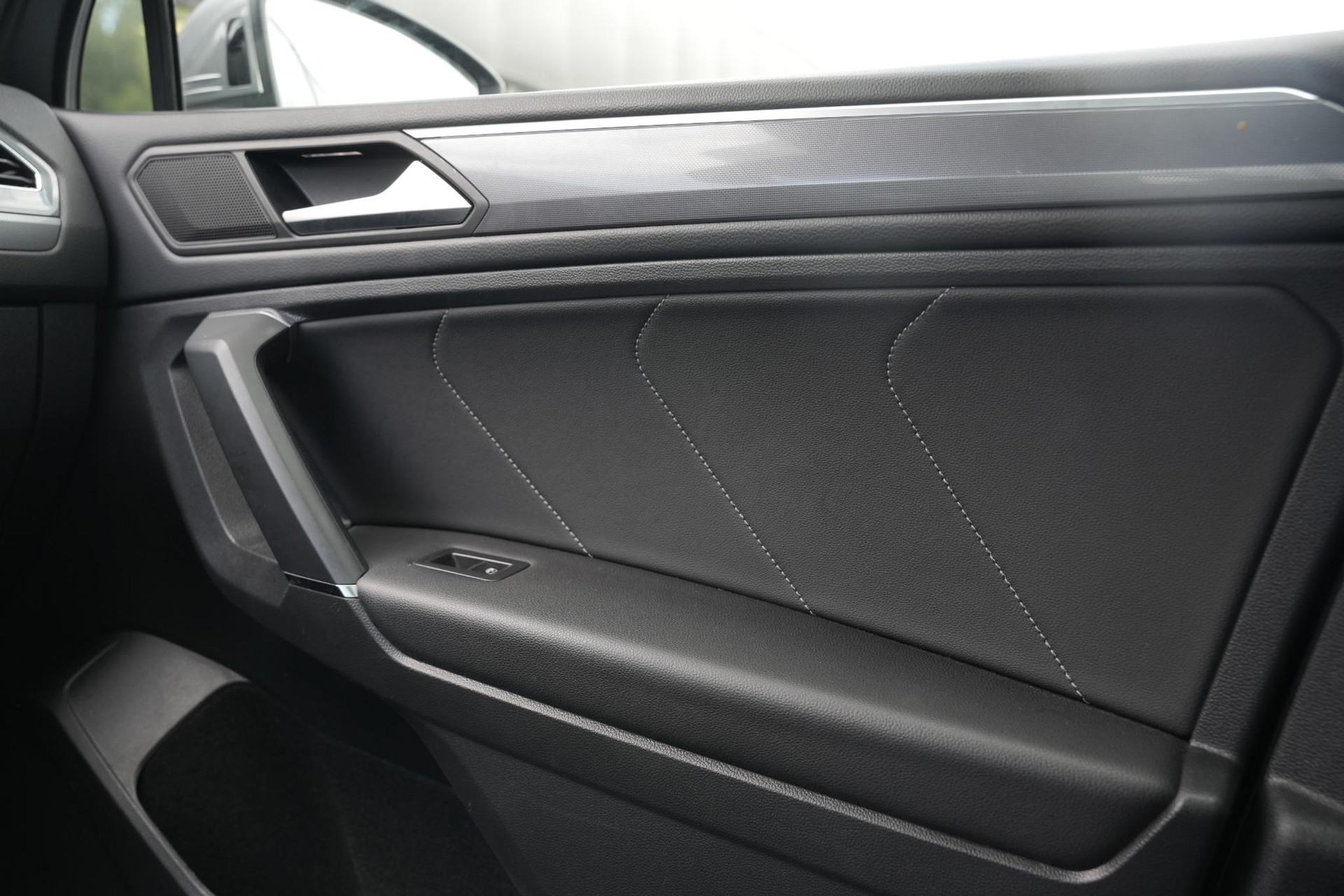 Volkswagen Tiguan Allspace 2.0 TSI 4Motion Highline Business R 7p. 2019 Platinum-grey metallic (2R) 23