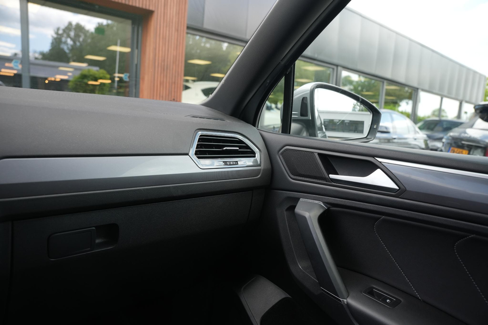 Volkswagen Tiguan Allspace 2.0 TSI 4Motion Highline Business R 7p. 2019 Platinum-grey metallic (2R) 31