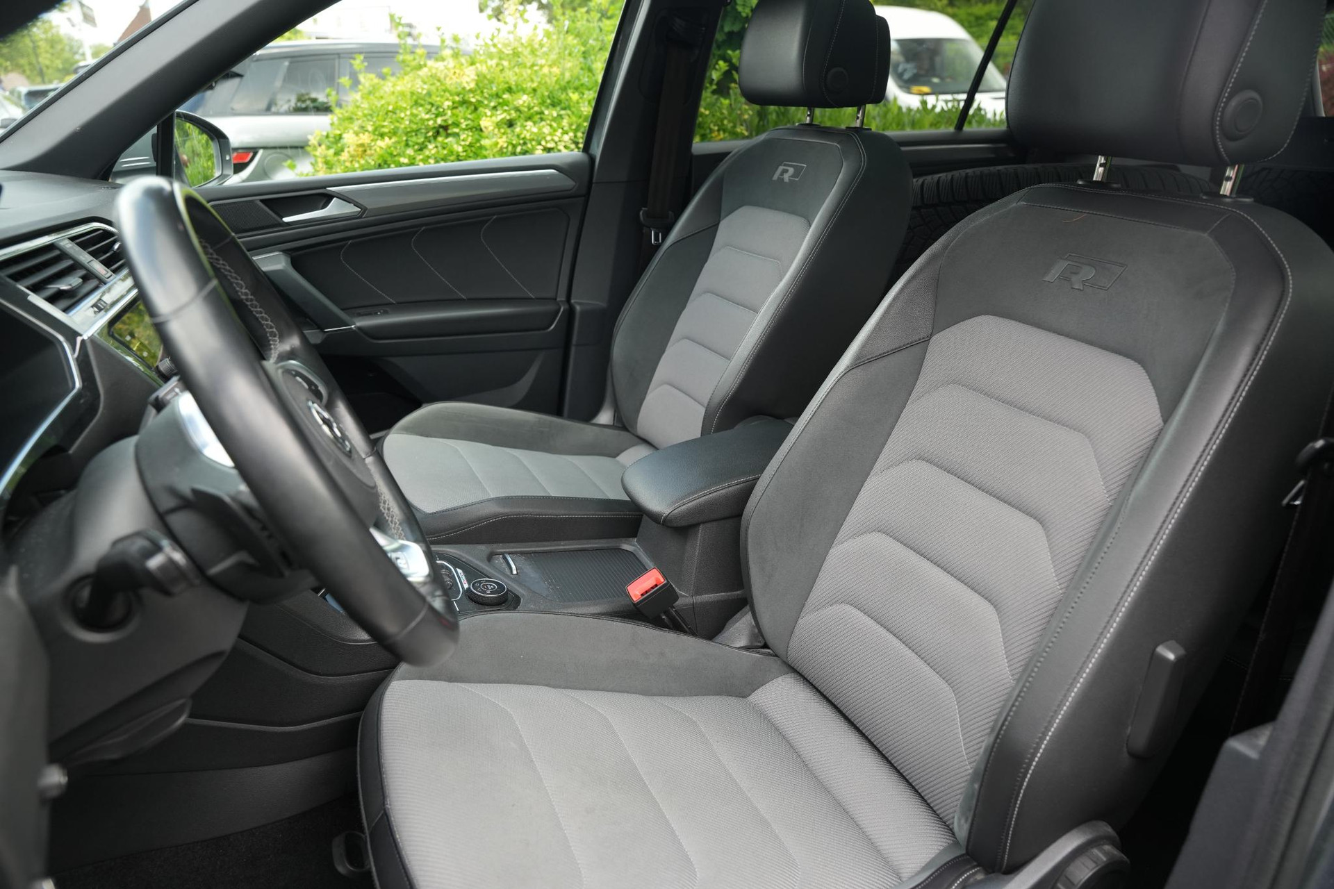 Volkswagen Tiguan Allspace 2.0 TSI 4Motion Highline Business R 7p. 2019 Platinum-grey metallic (2R) 4