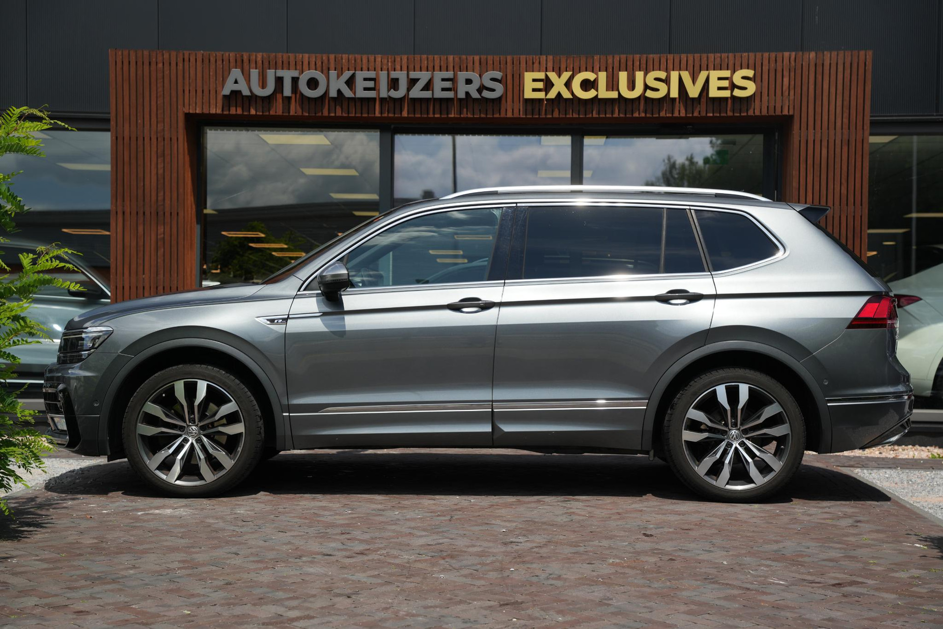 Volkswagen Tiguan Allspace 2.0 TSI 4Motion Highline Business R 7p. 2019 Platinum-grey metallic (2R) 9
