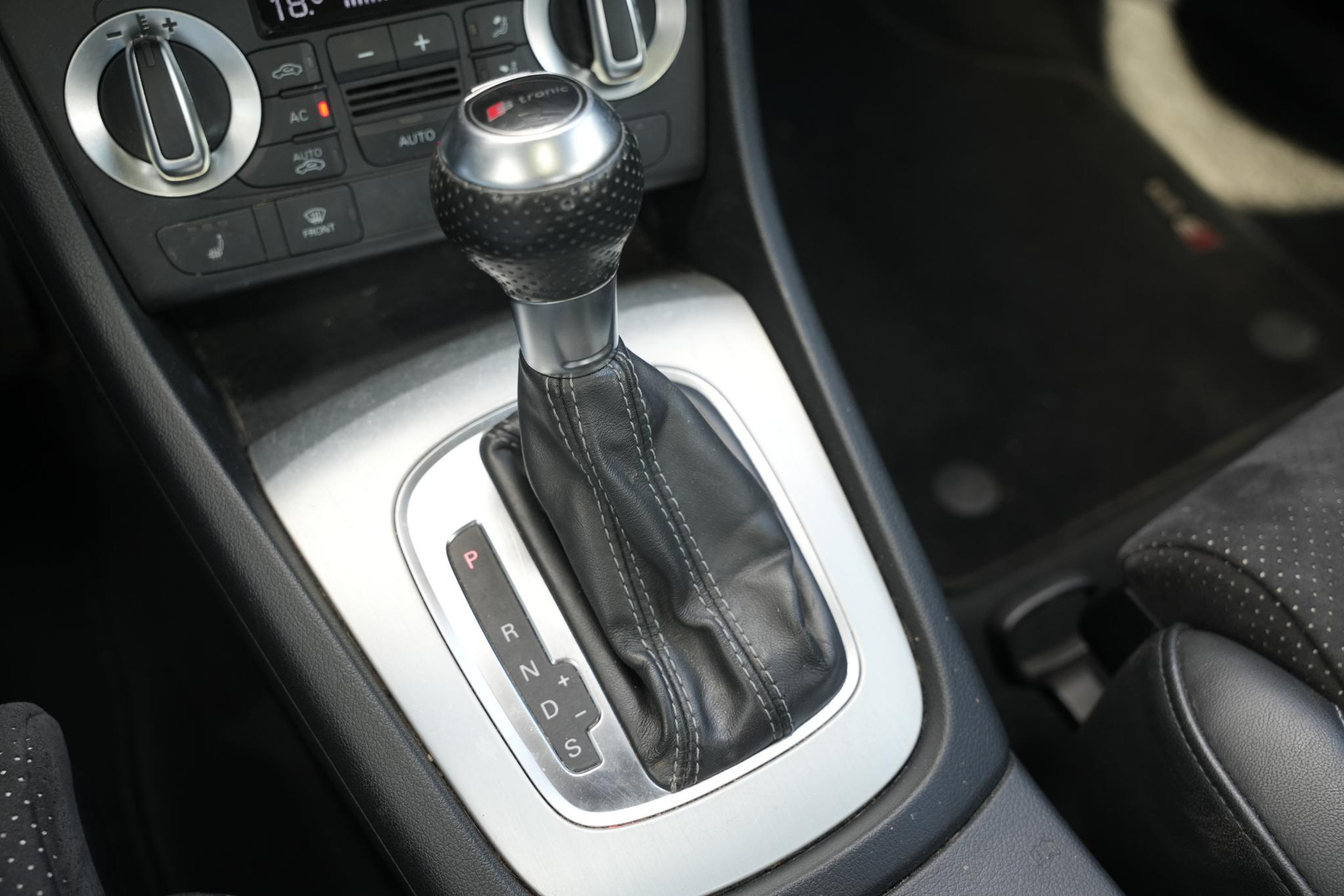 Audi Q3 2.0 TDI quattro S Edition 2013 Metallic glacier white (2Y) 15