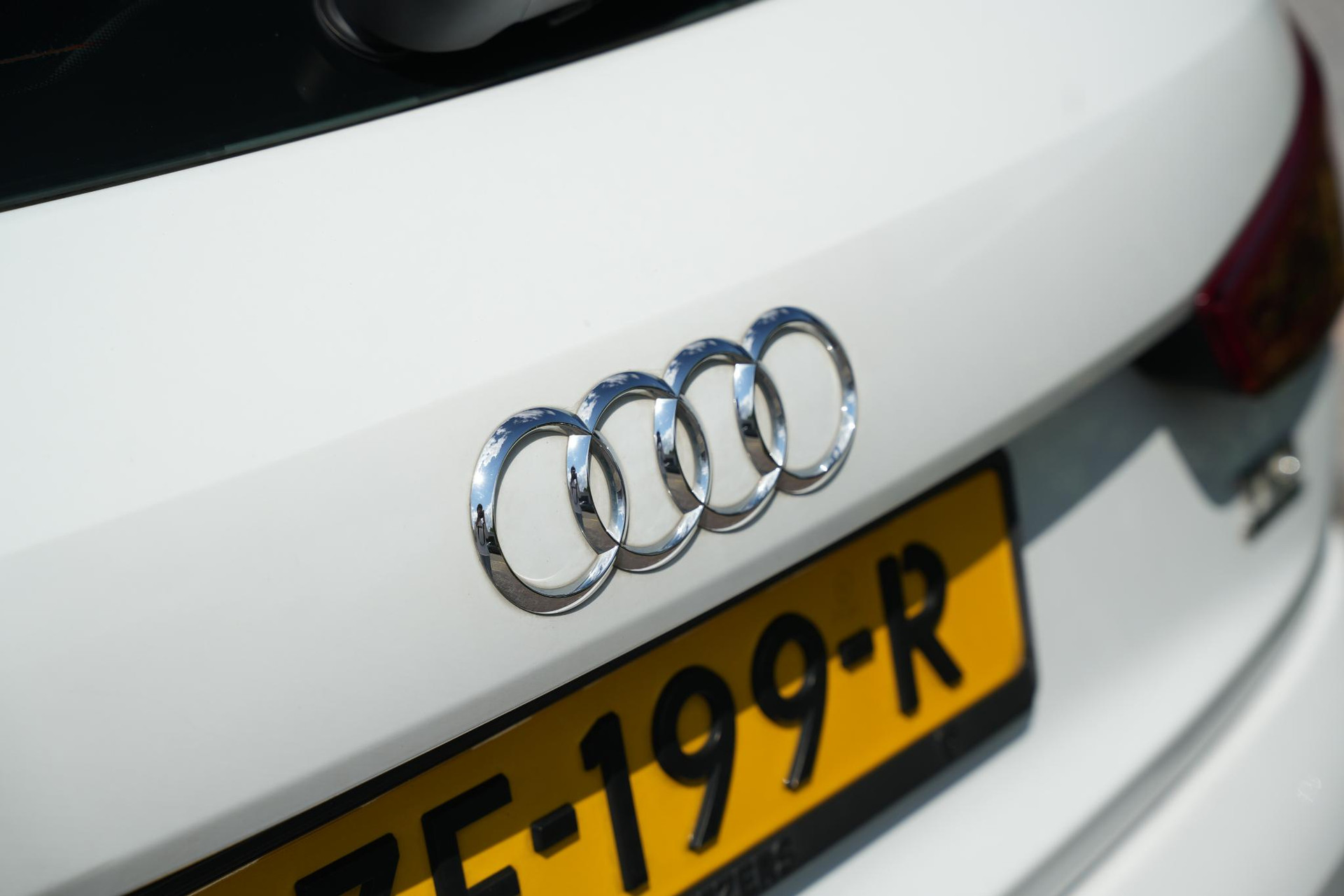 Audi Q3 2.0 TDI quattro S Edition 2013 Metallic glacier white (2Y) 25