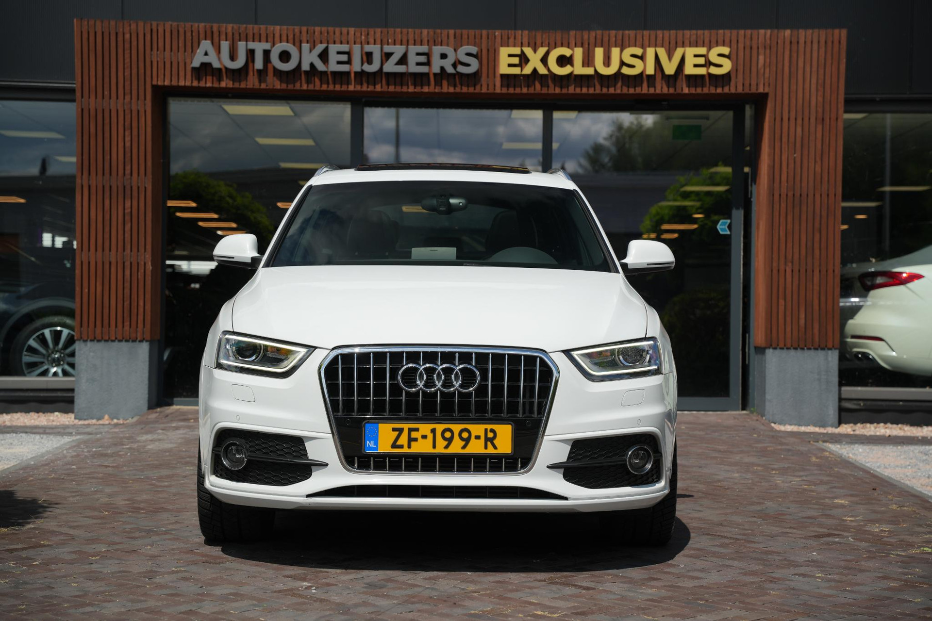 Audi Q3 2.0 TDI quattro S Edition 2013 Metallic glacier white (2Y) 3