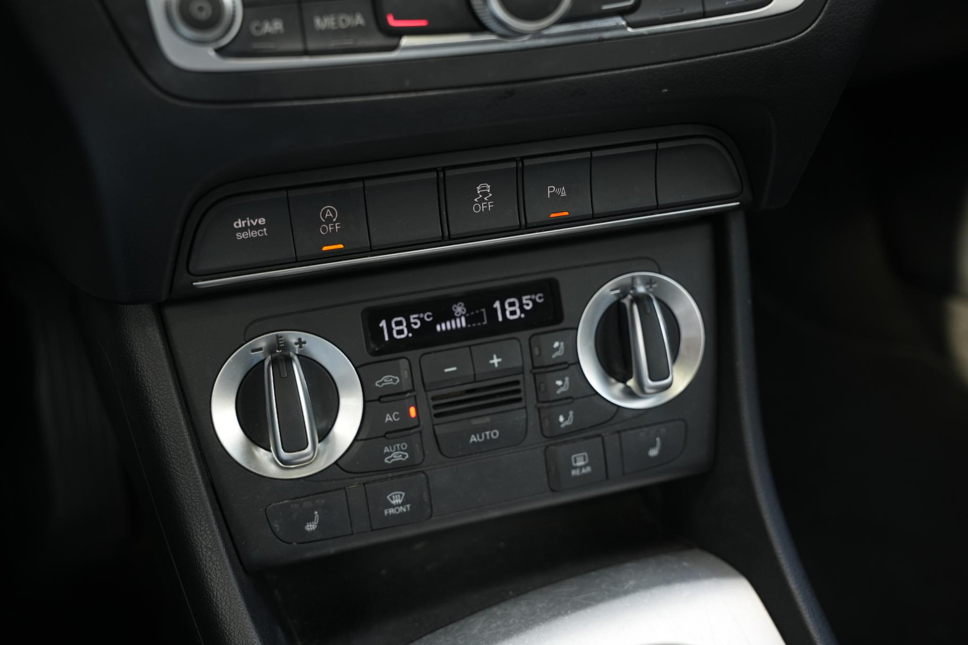 Audi Q3 2.0 TDI quattro S Edition 2013 Metallic glacier white (2Y) 34
