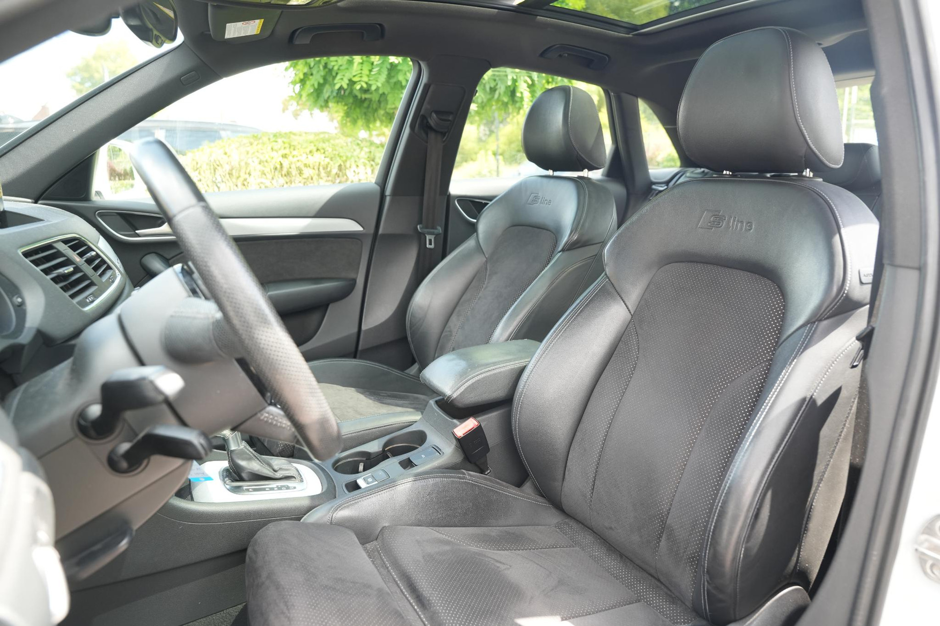 Audi Q3 2.0 TDI quattro S Edition 2013 Metallic glacier white (2Y) 4