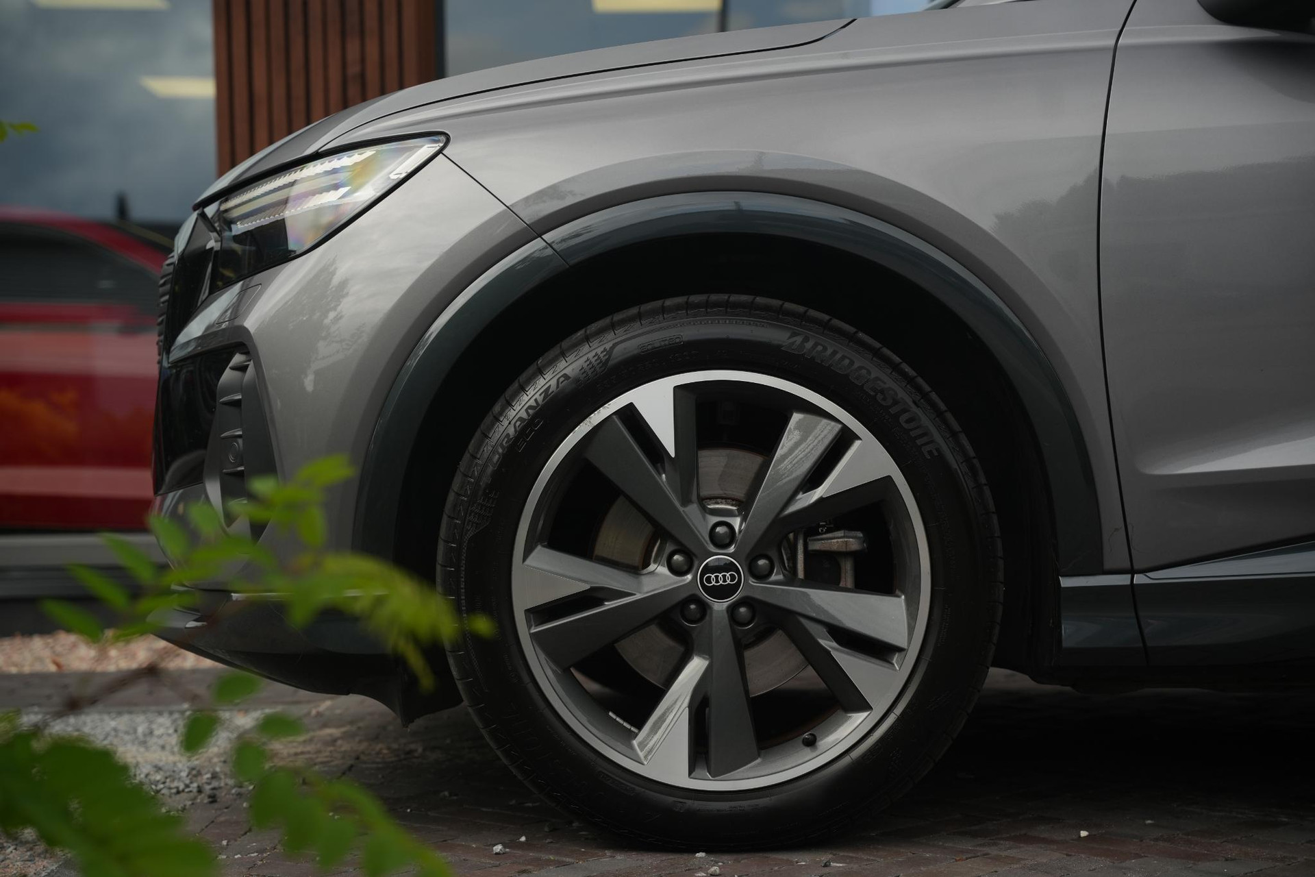 Audi Q4 e-tron 35 Launch edition Advanced 55 kWh 2021 Typhoongrijs metallic 10