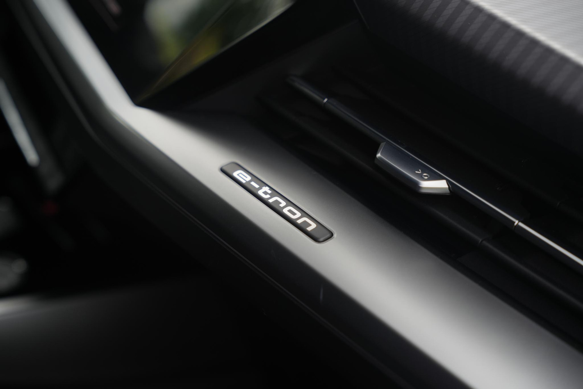 Audi Q4 e-tron 35 Launch edition Advanced 55 kWh 2021 Typhoongrijs metallic 19