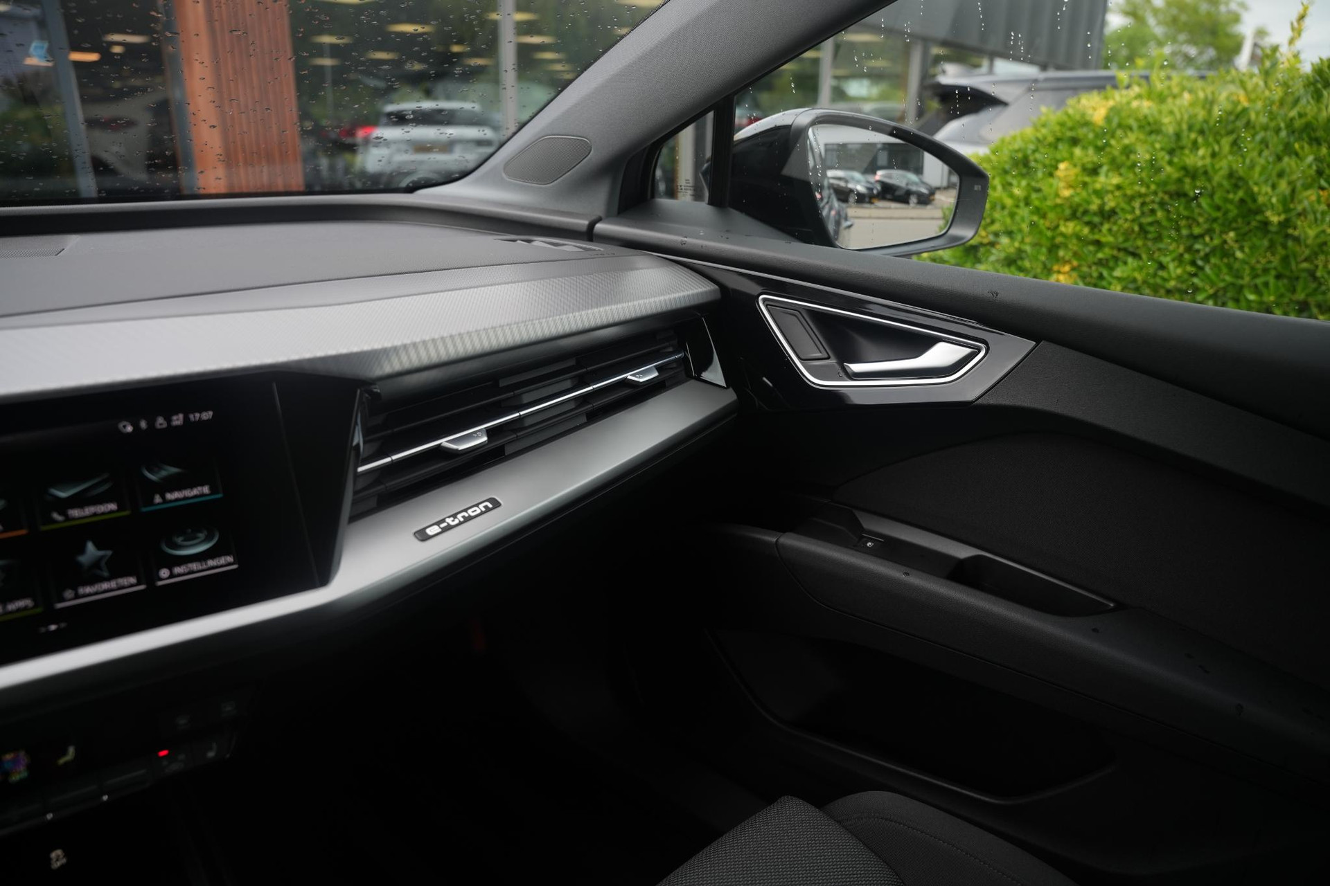 Audi Q4 e-tron 35 Launch edition Advanced 55 kWh 2021 Typhoongrijs metallic 32